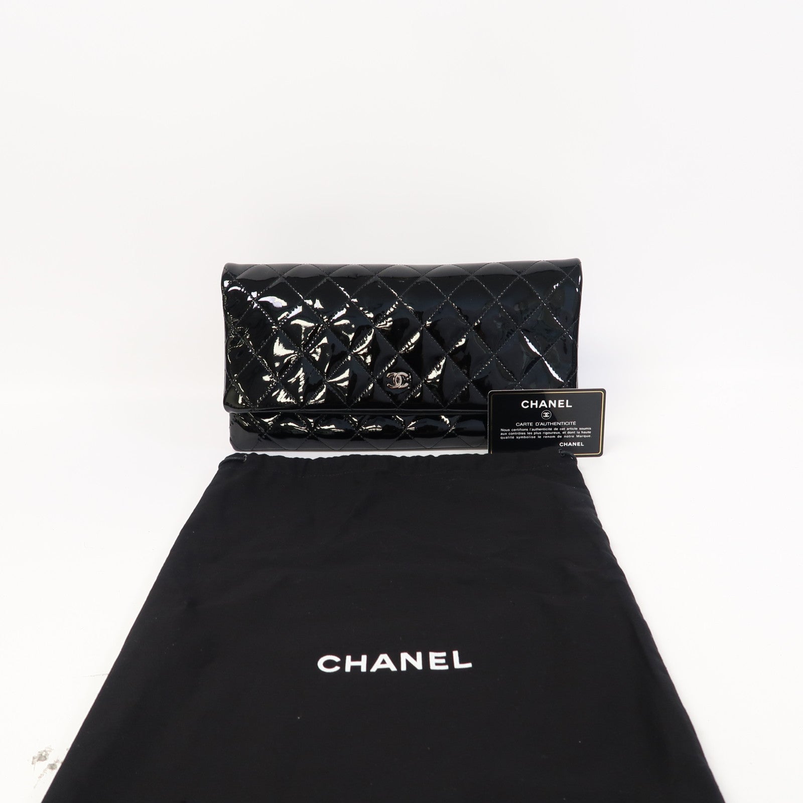 CHANEL 【激減優惠】菱格漆皮皮革Pouch銀扣手拿包黑色