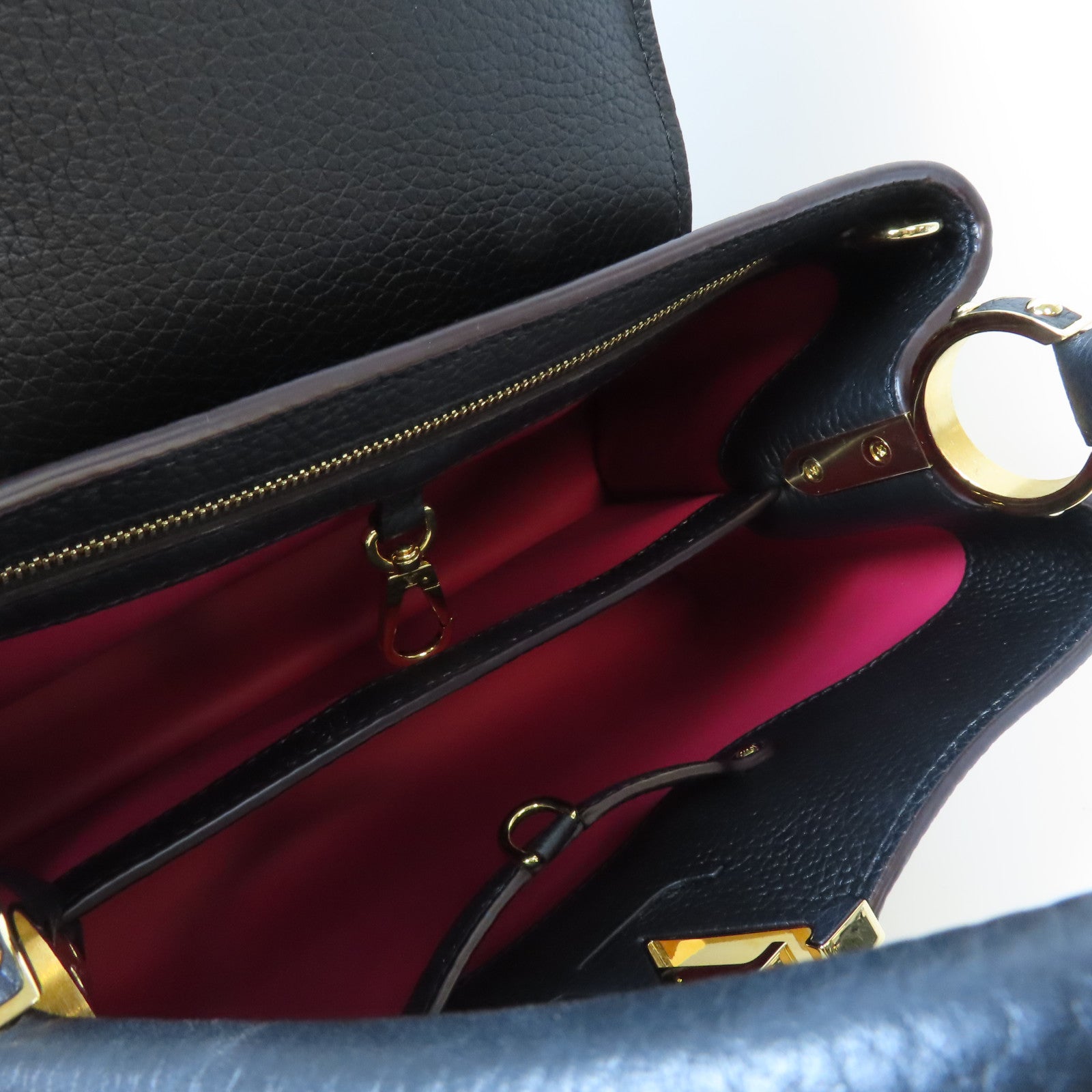 LOUIS VUITTON 牛皮皮革Capucines MM金扣手挽肩背兩用袋黑色