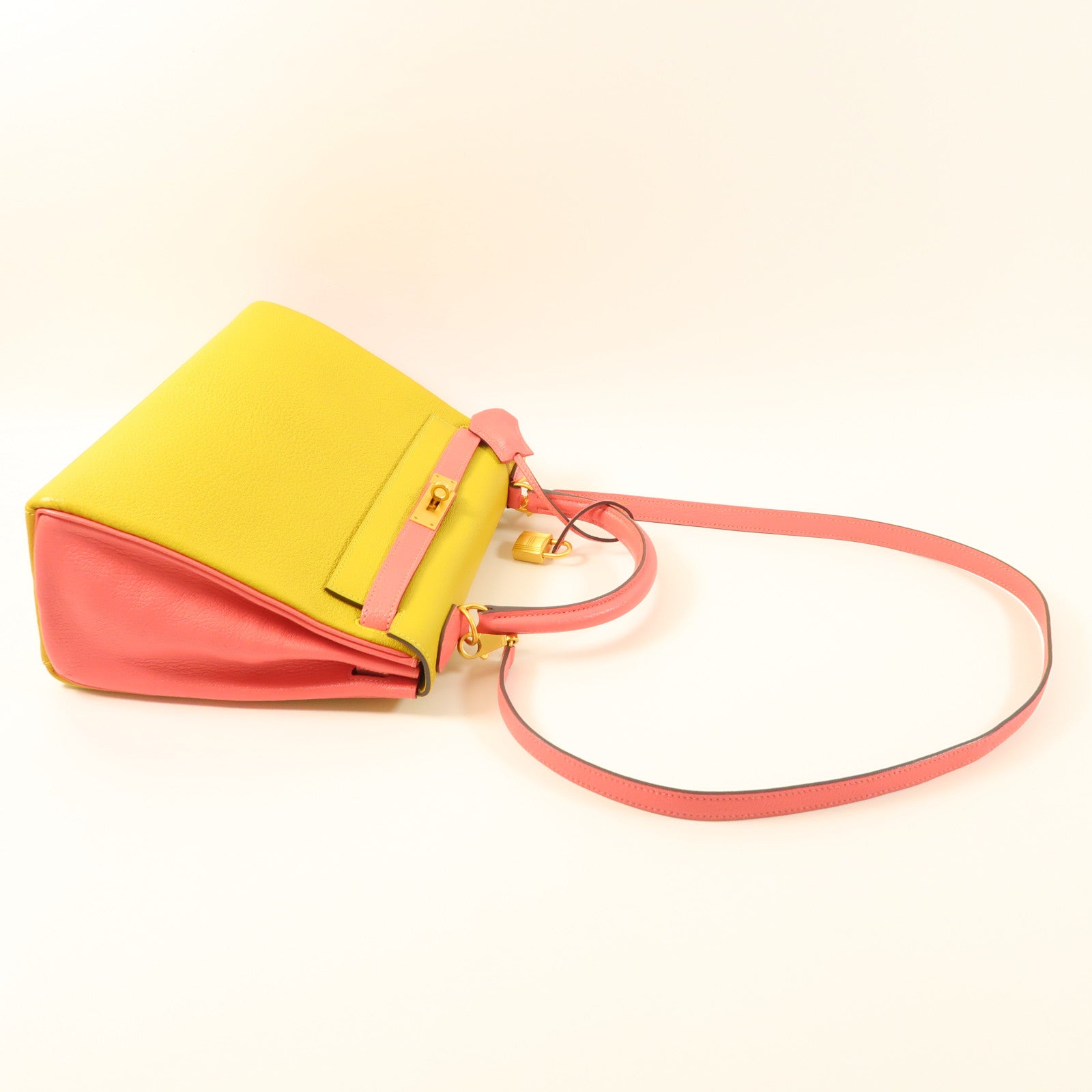 HERMES 【激減優惠】Chevre皮革Kelly 28金扣手挽肩背兩用袋Rose Azalee/Jaune Ambre