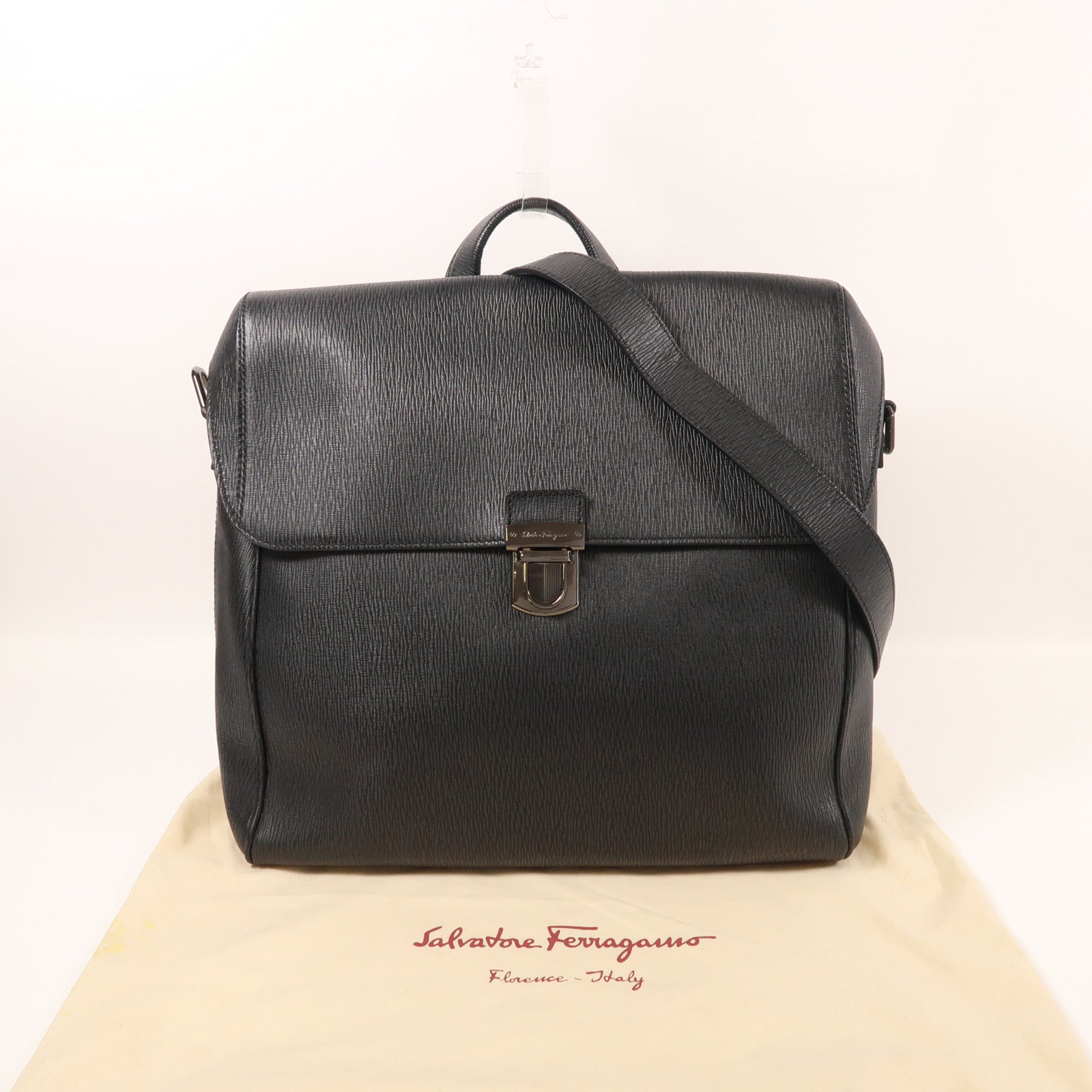 Salvatore Ferragamo 牛皮皮革Shoulder Bag銀扣肩背袋