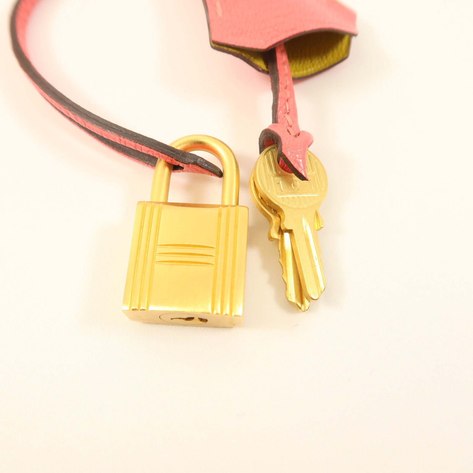 HERMES 【激減優惠】Chevre皮革Kelly 28金扣手挽肩背兩用袋Rose Azalee/Jaune Ambre
