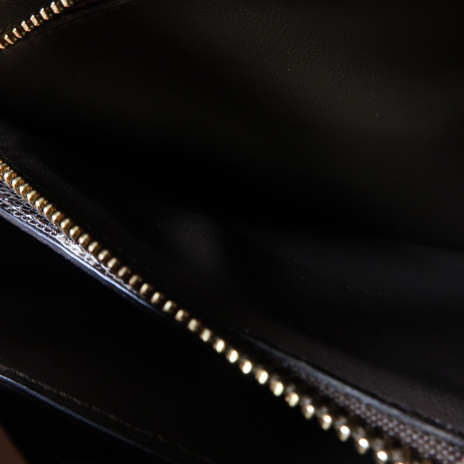 CELINE 【激減優惠】蜥蝪皮革Classic Box金扣肩背袋白色