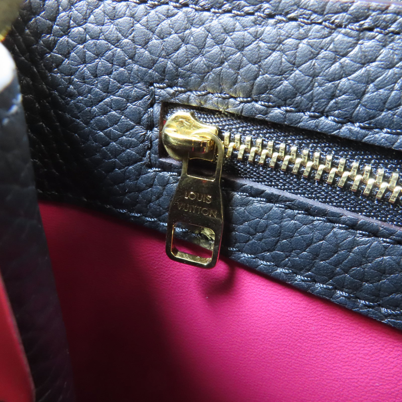 LOUIS VUITTON 牛皮皮革Capucines MM金扣手挽肩背兩用袋黑色