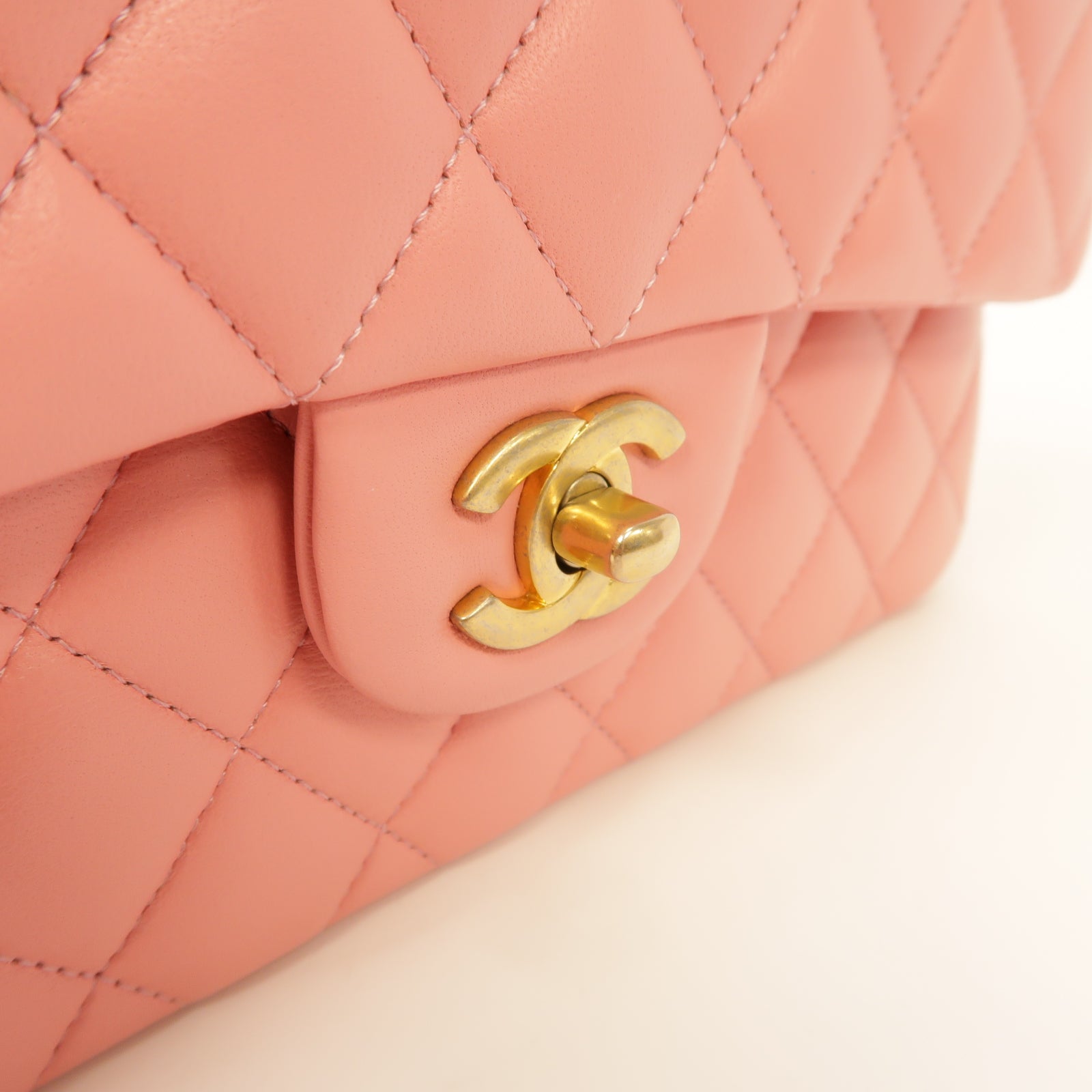CHANEL 【激減優惠】菱格羊皮皮革Classic金扣鏈帶肩背袋粉紅色