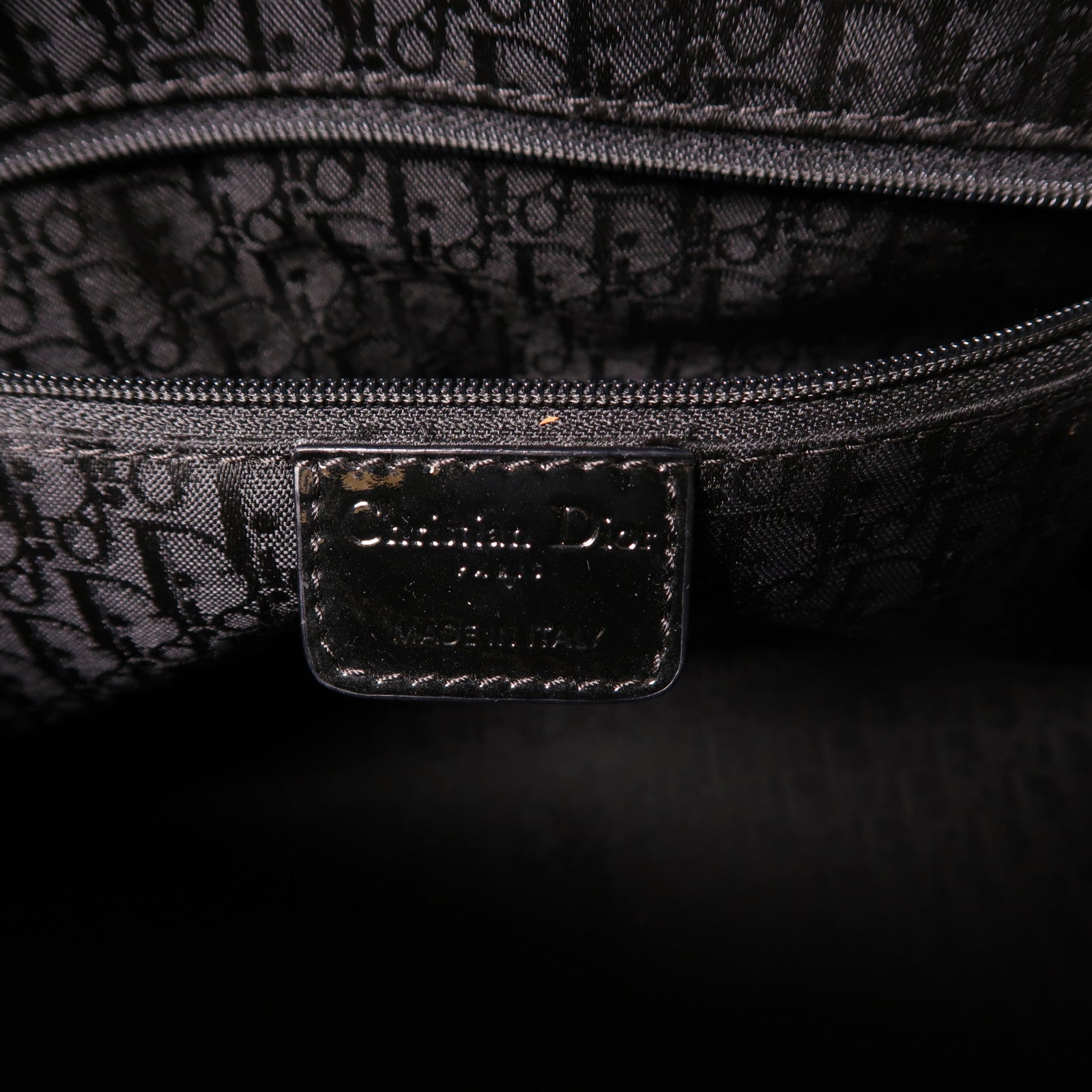 Dior Pantent皮革Lady Dior金扣手挽袋黑色