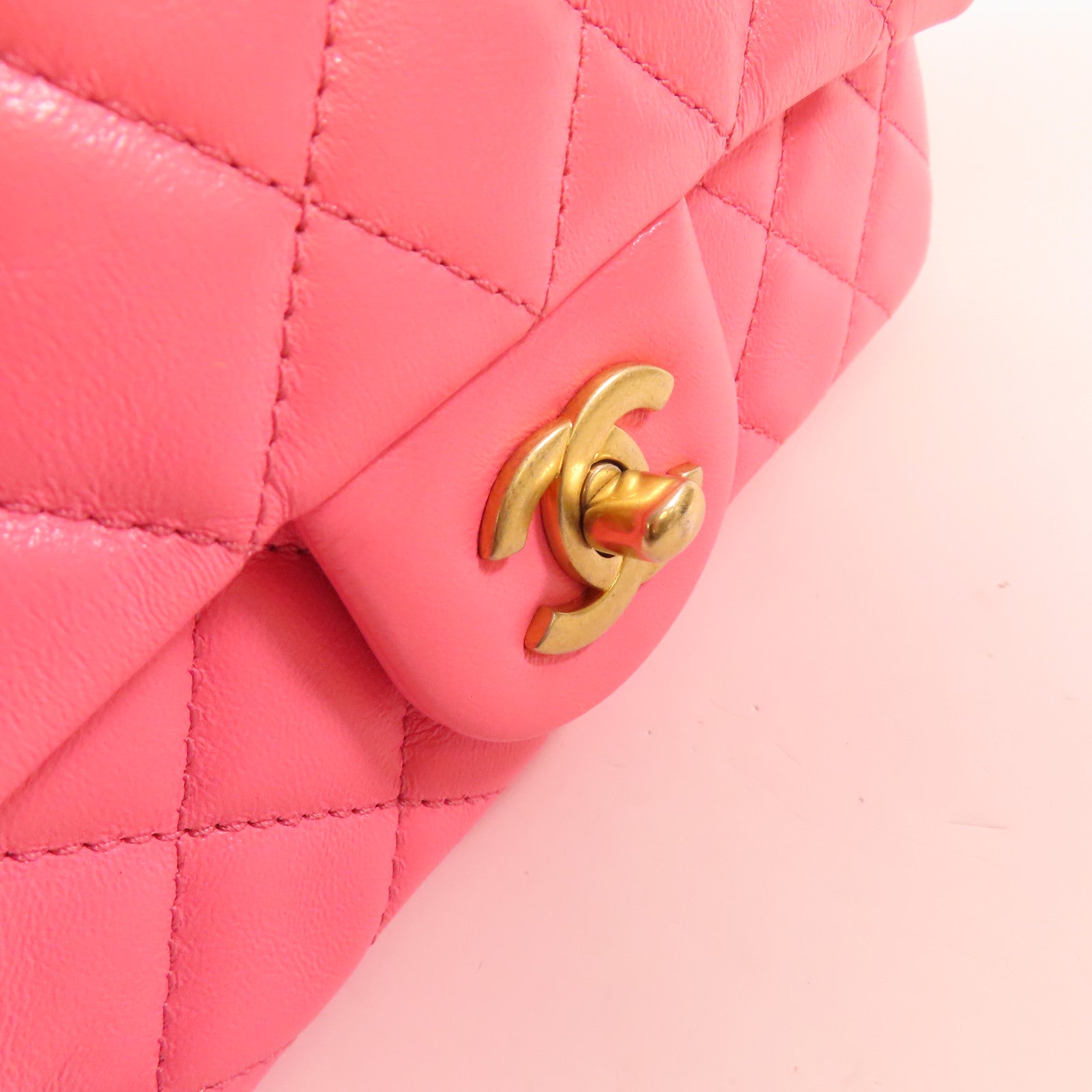 CHANEL 牛皮皮革Classic Flap 20 Chain Shoulder Bag金扣鏈帶肩帶