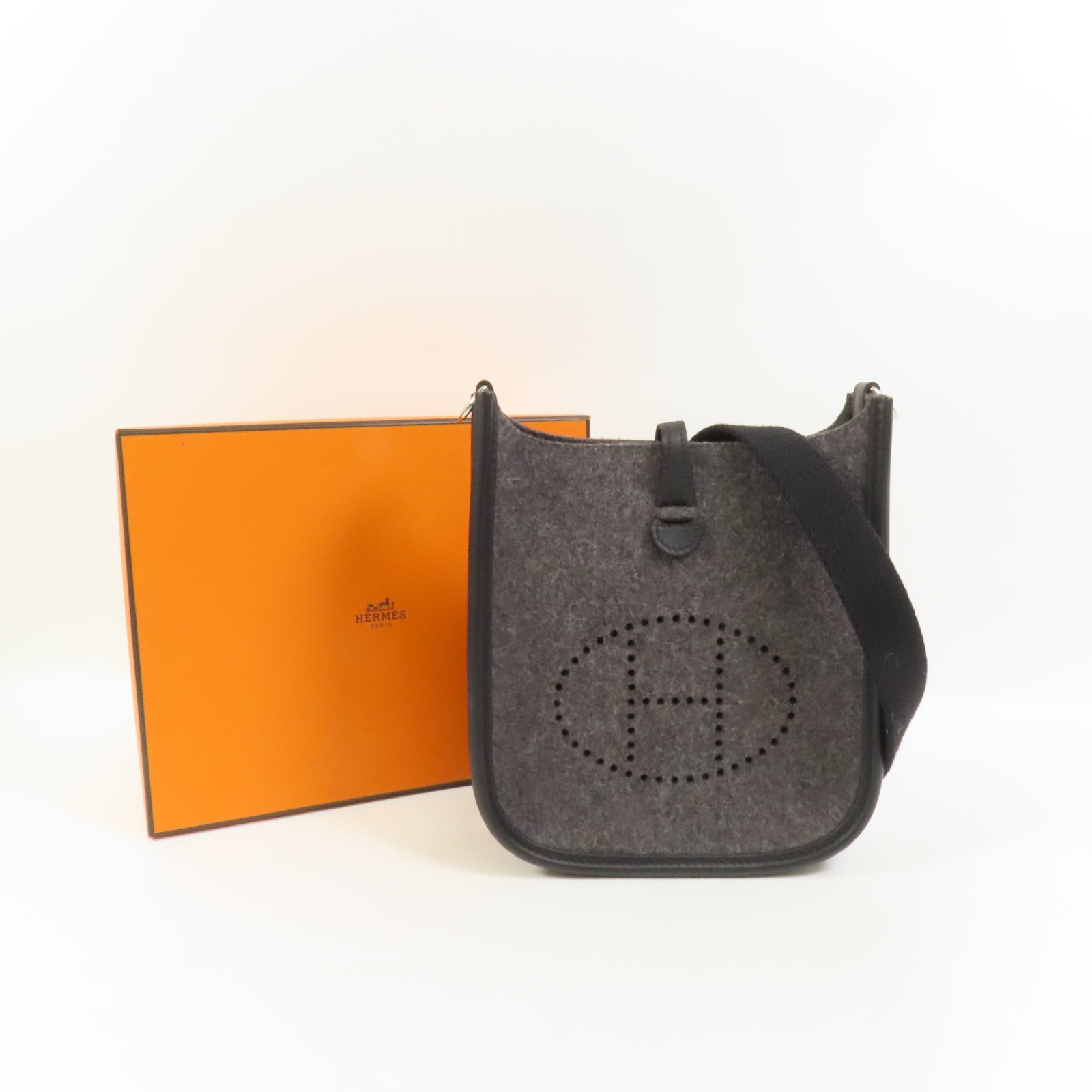 HERMES 羊毛Evelyne TPM銀扣肩背袋Grey
