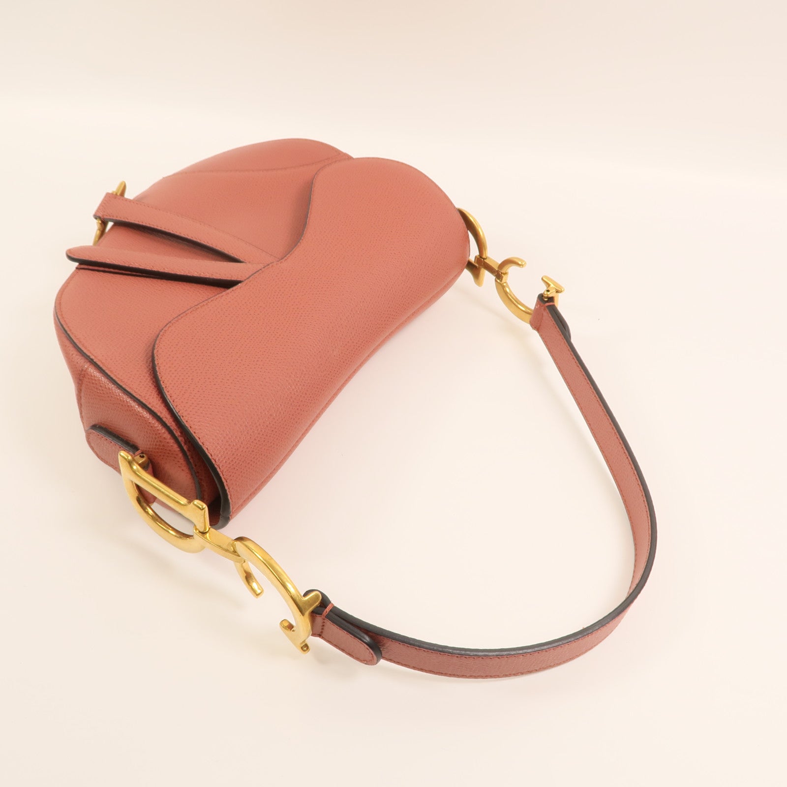 Dior 牛皮皮革Saddle Medium金扣肩背袋