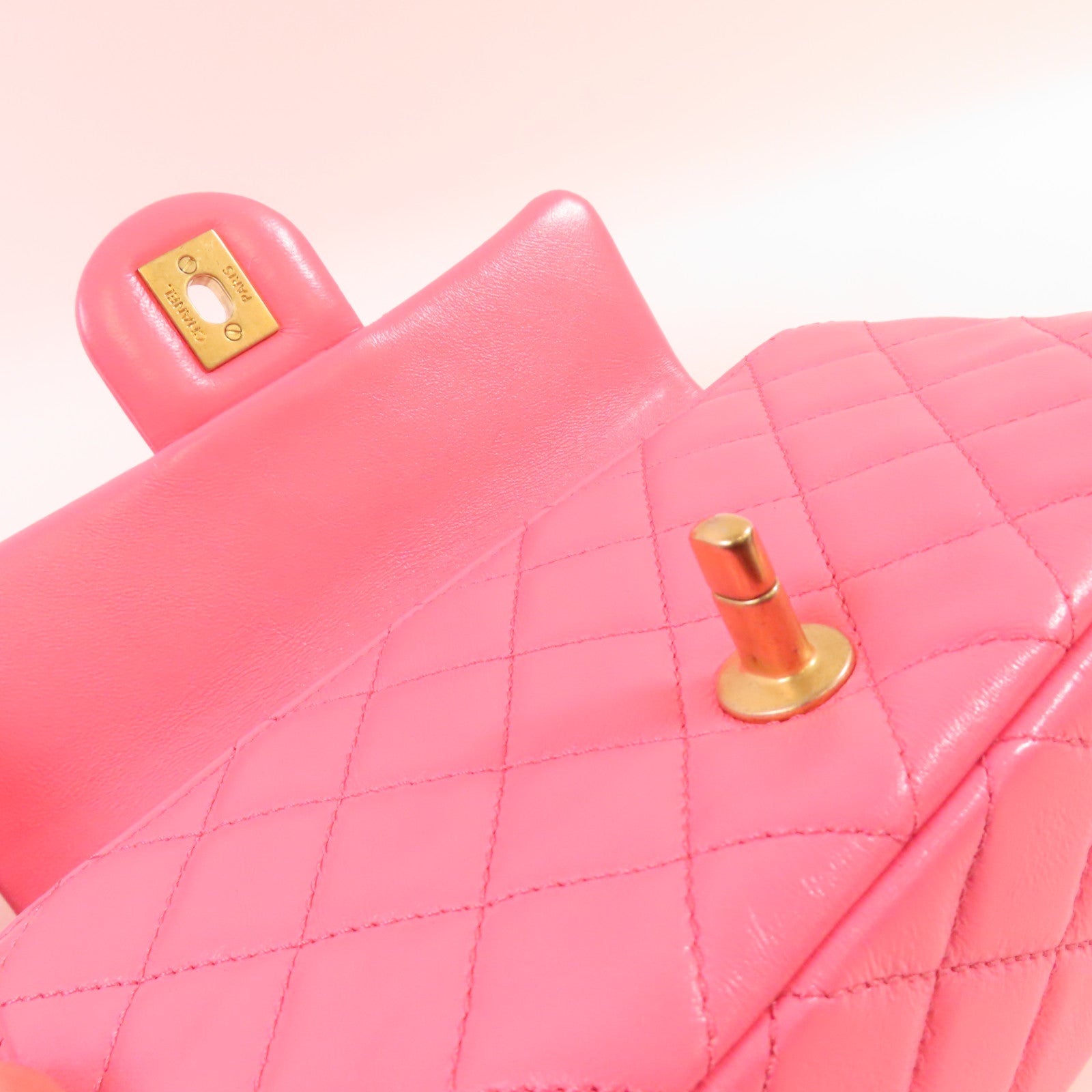 CHANEL 牛皮皮革Classic Flap 20 Chain Shoulder Bag金扣鏈帶肩帶