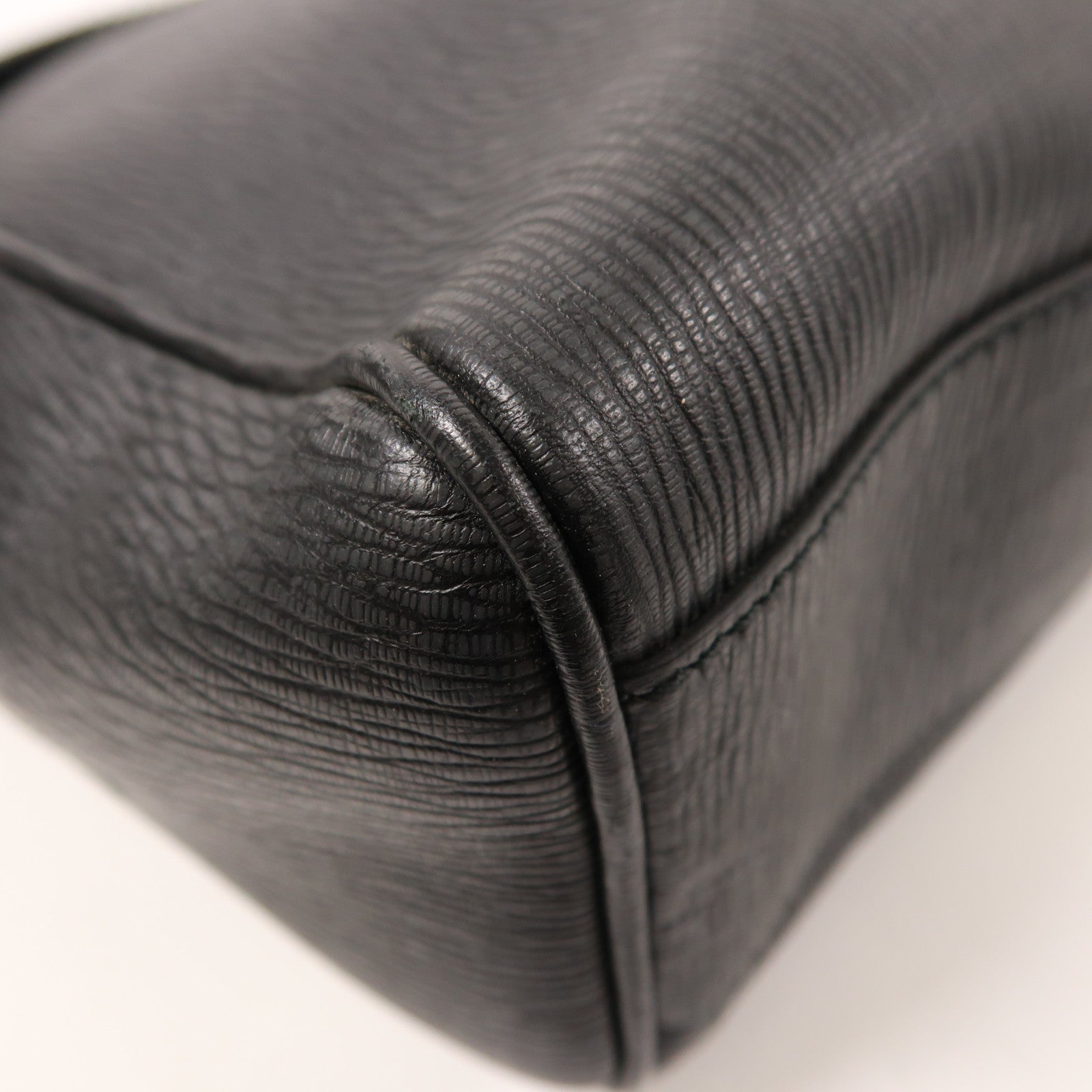 Salvatore Ferragamo 牛皮皮革Shoulder Bag銀扣肩背袋