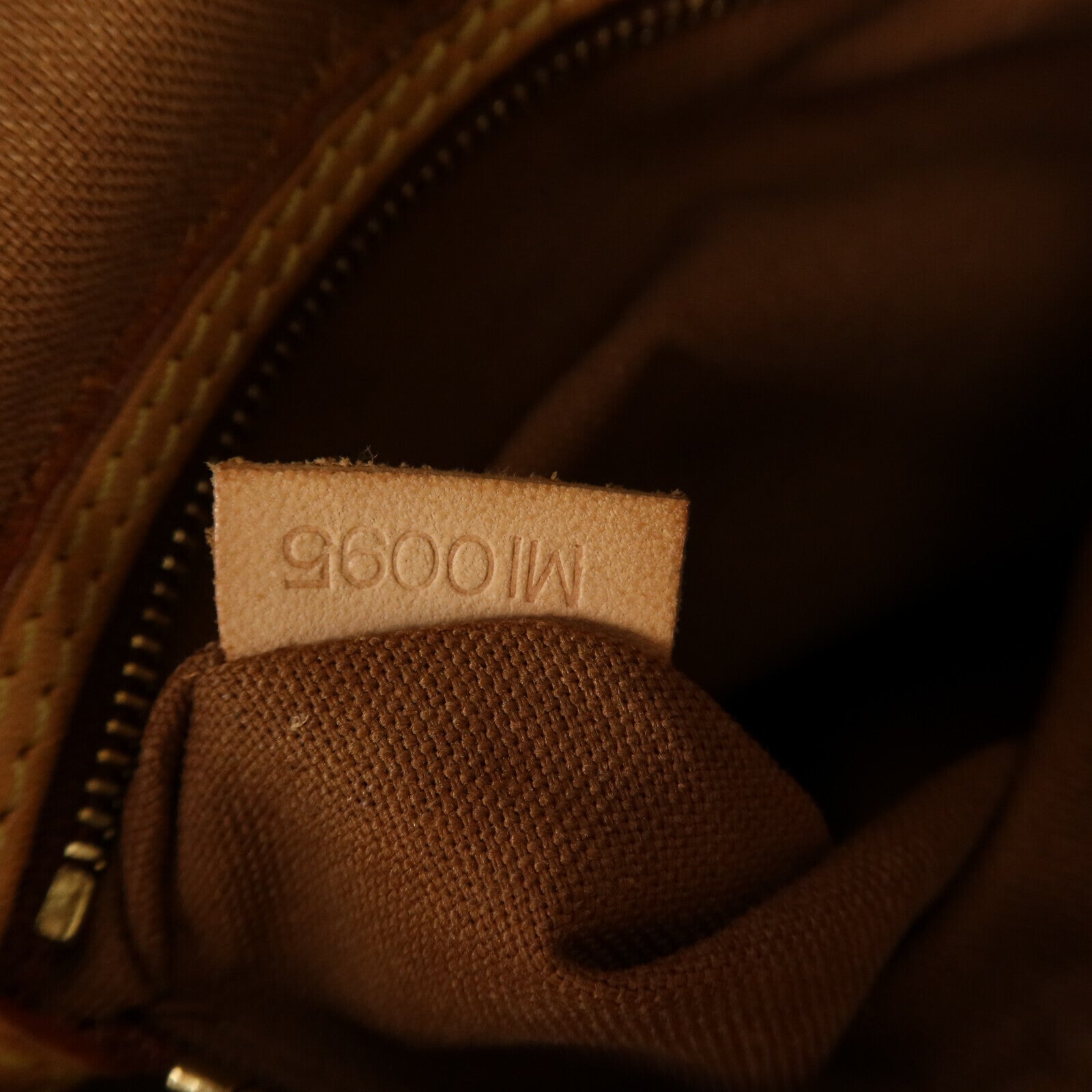 LOUIS VUITTON Monogram Batignolles金扣肩背袋