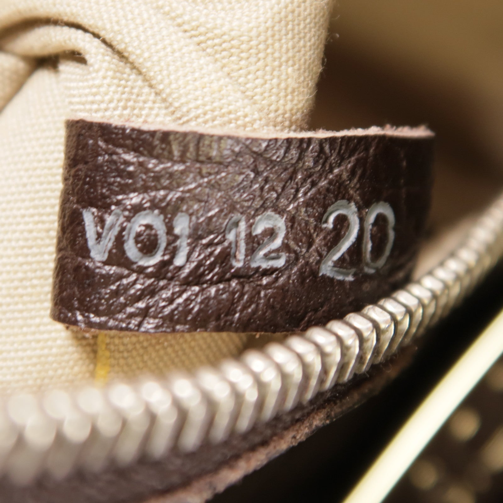 TOD'S 牛皮皮革Tote Bag銀扣肩背袋