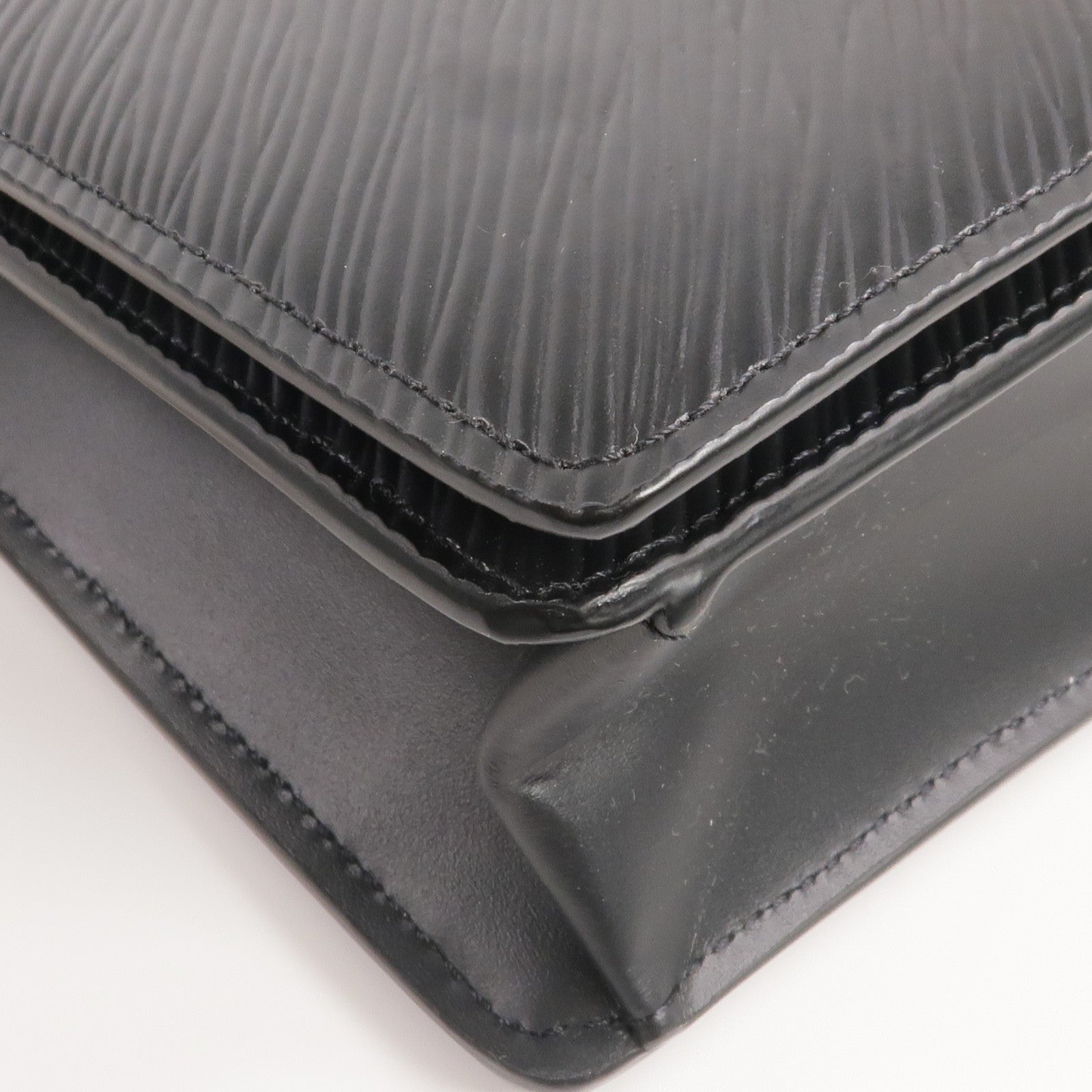 LOUIS VUITTON Epi Twist Shoulder Bag金扣鏈帶肩背袋