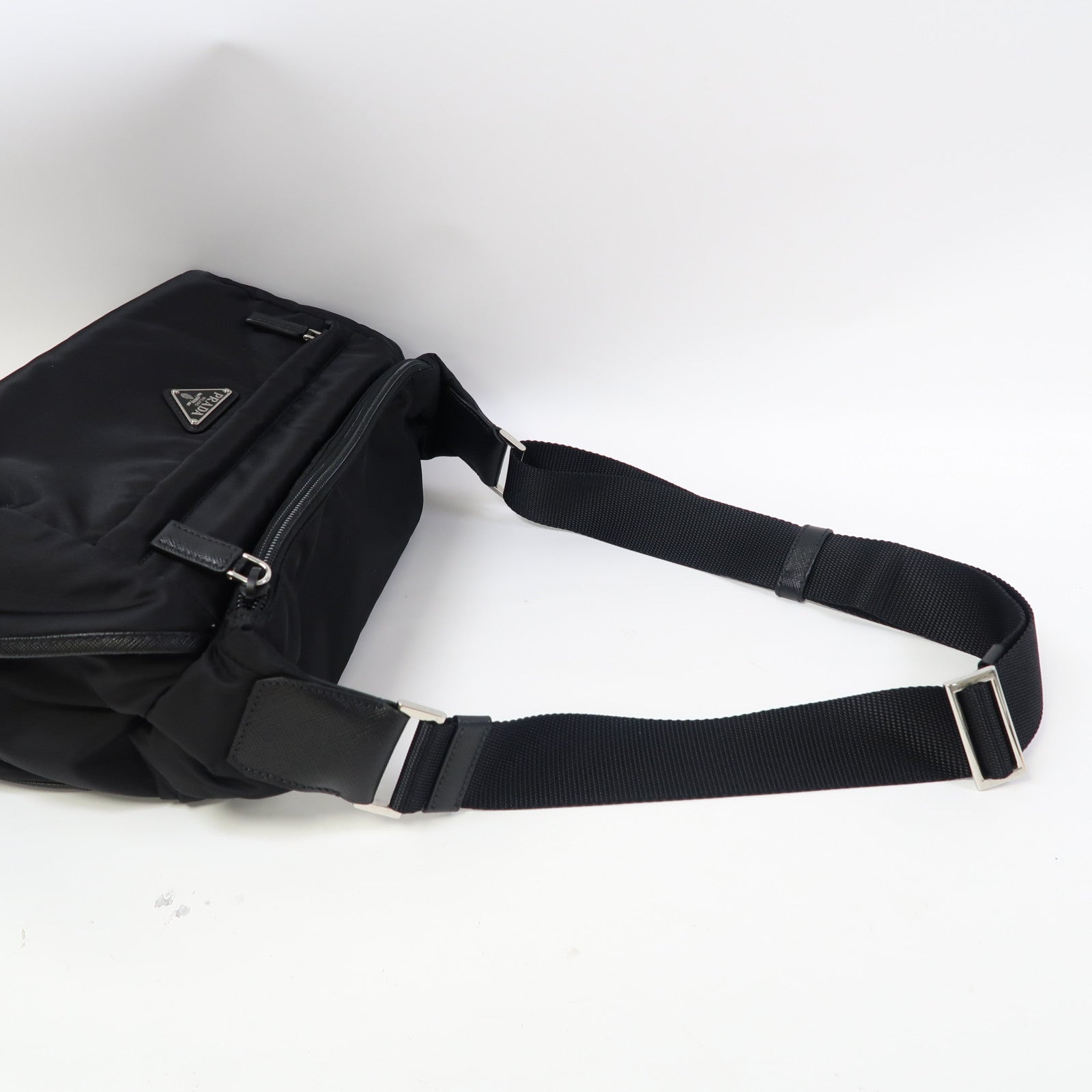 PRADA 尼龍Shoulder Bag銀扣肩背袋黑色