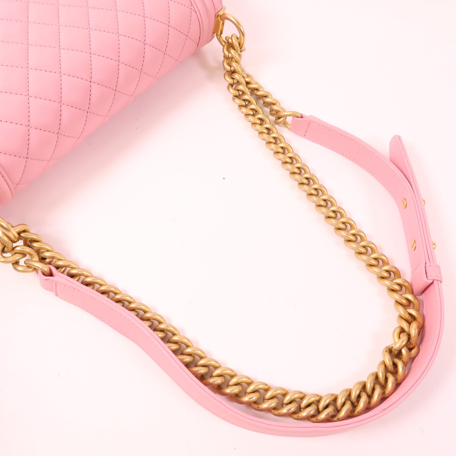 CHANEL 羊皮皮革Boy Chanel金扣肩背袋