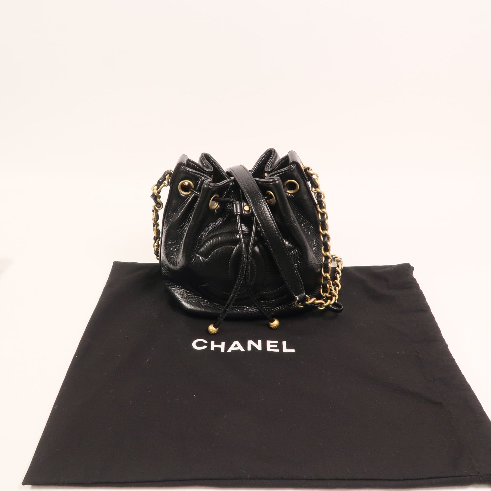CHANEL 牛皮皮革Bucket金扣鏈帶肩背袋
