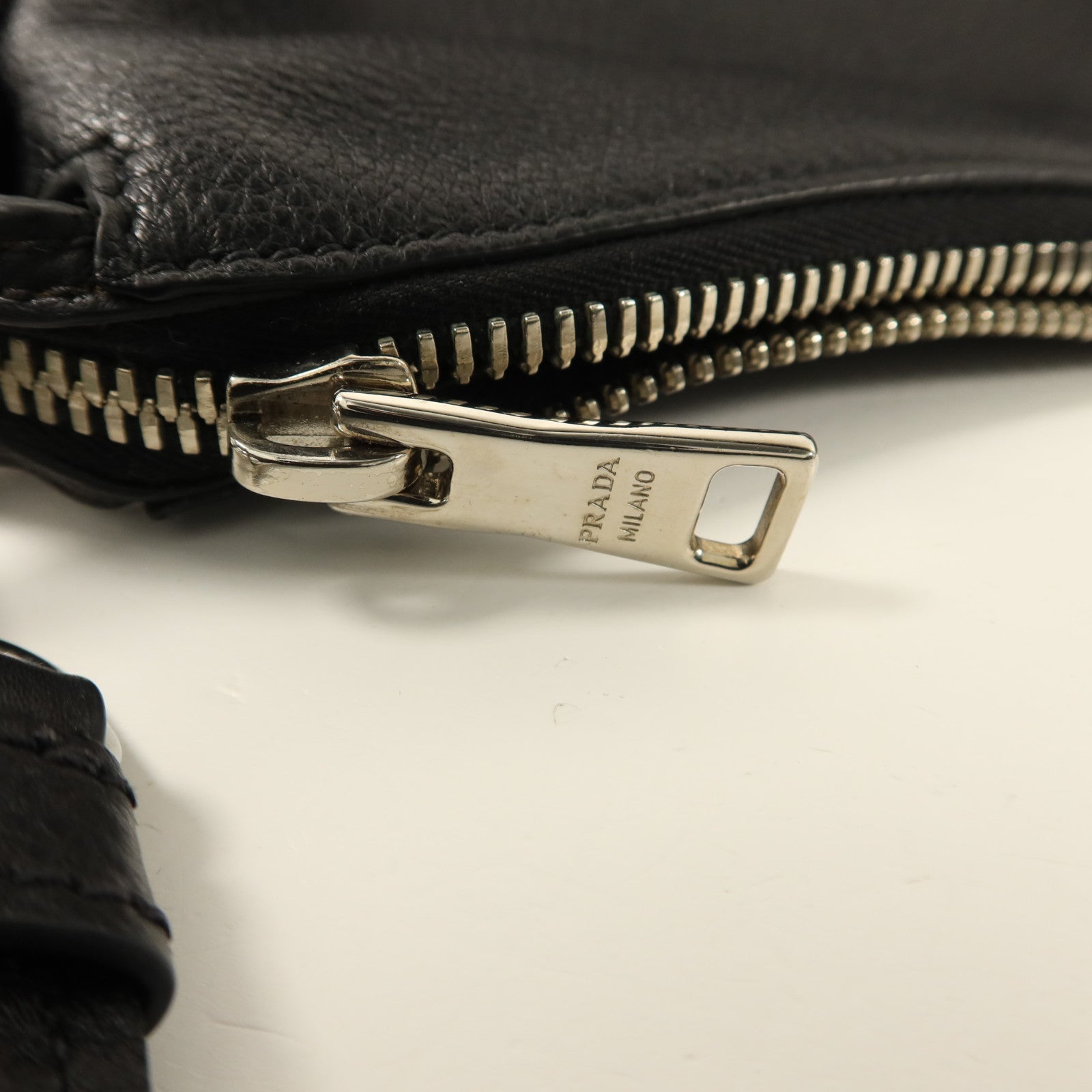 PRADA 牛皮皮革Hobo Bag肩背袋