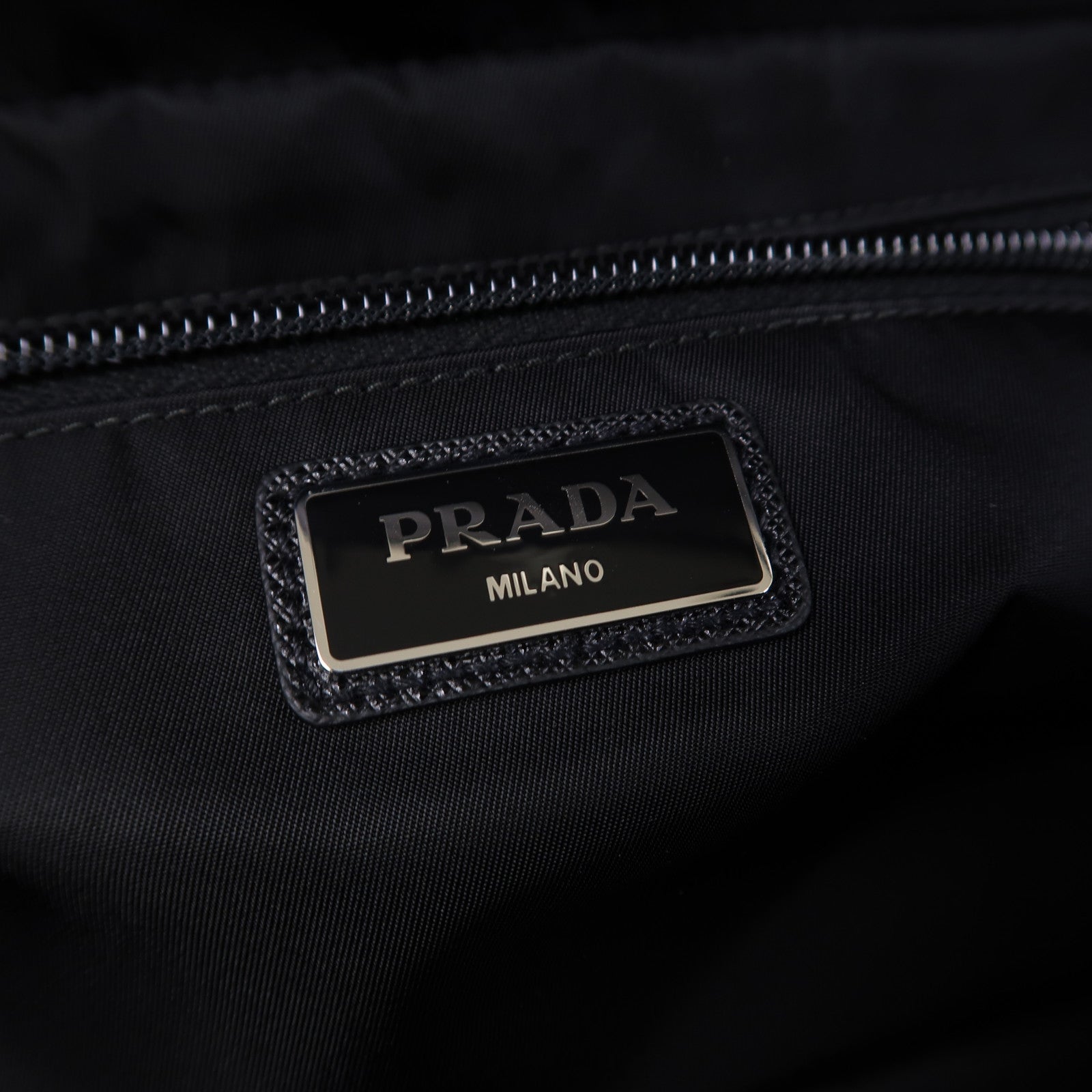PRADA 尼龍Shoulder Bag銀扣肩背袋黑色