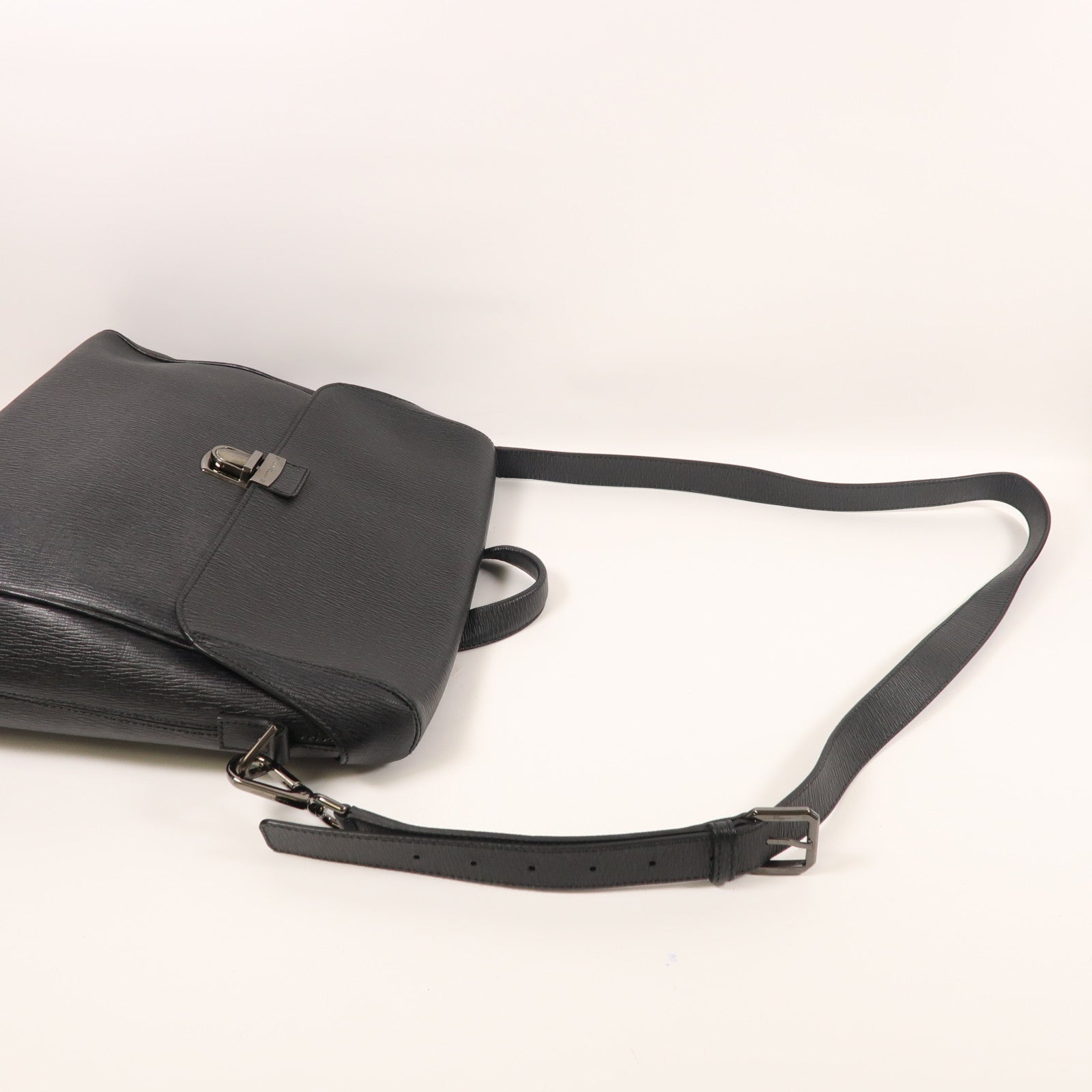 Salvatore Ferragamo 牛皮皮革Shoulder Bag銀扣肩背袋