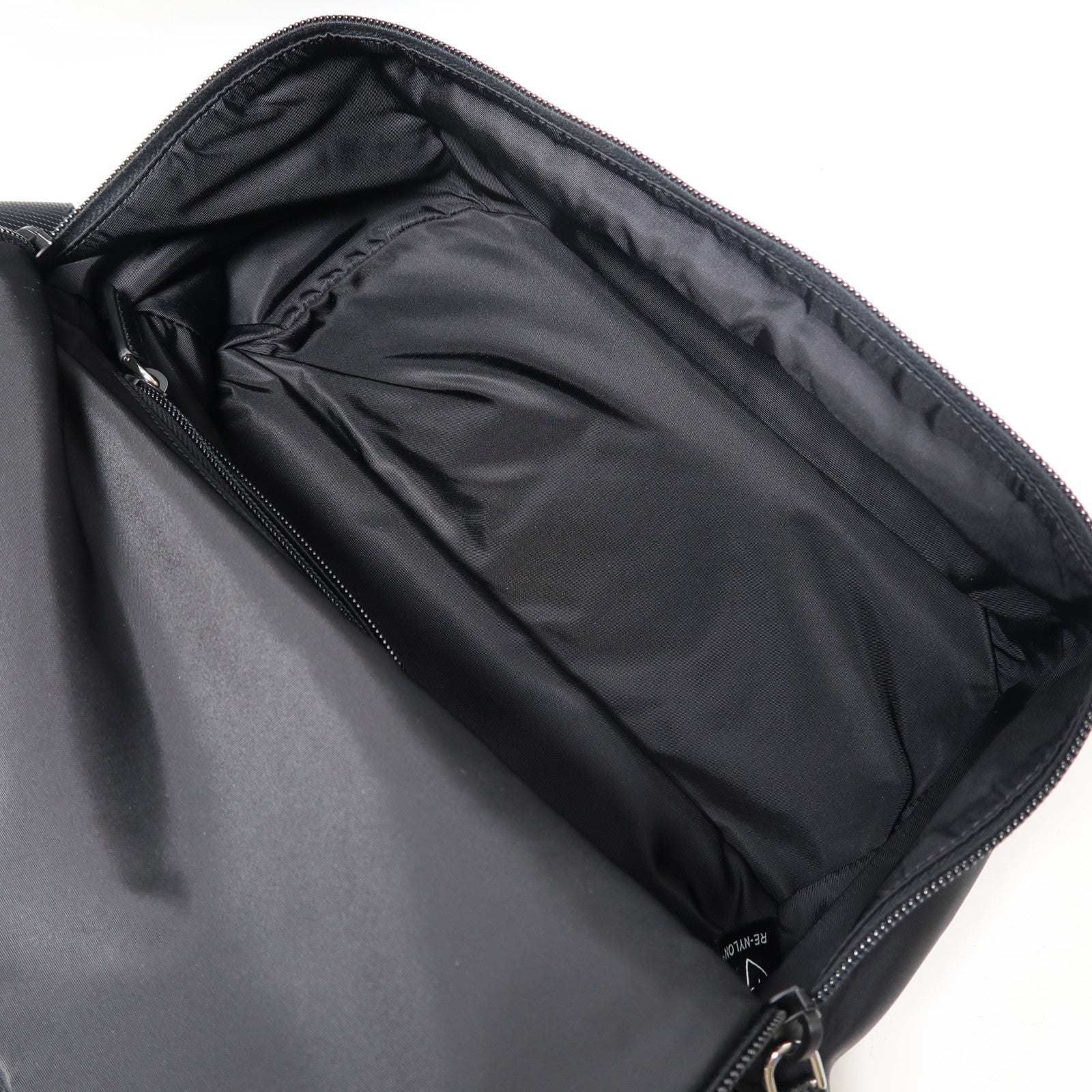 PRADA 尼龍Shoulder Bag銀扣肩背袋黑色