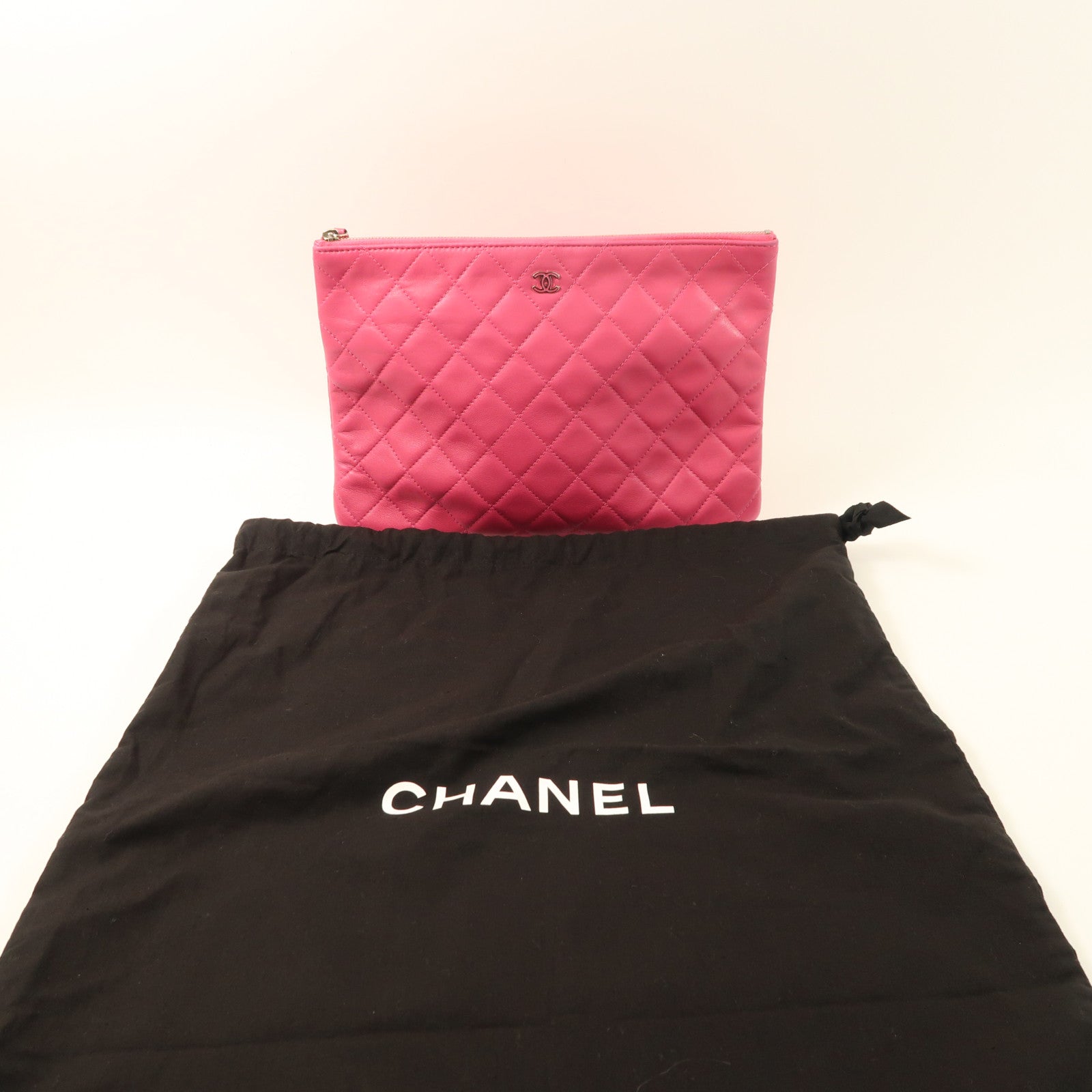 CHANEL 羊皮皮革Pouch銀扣手拿包