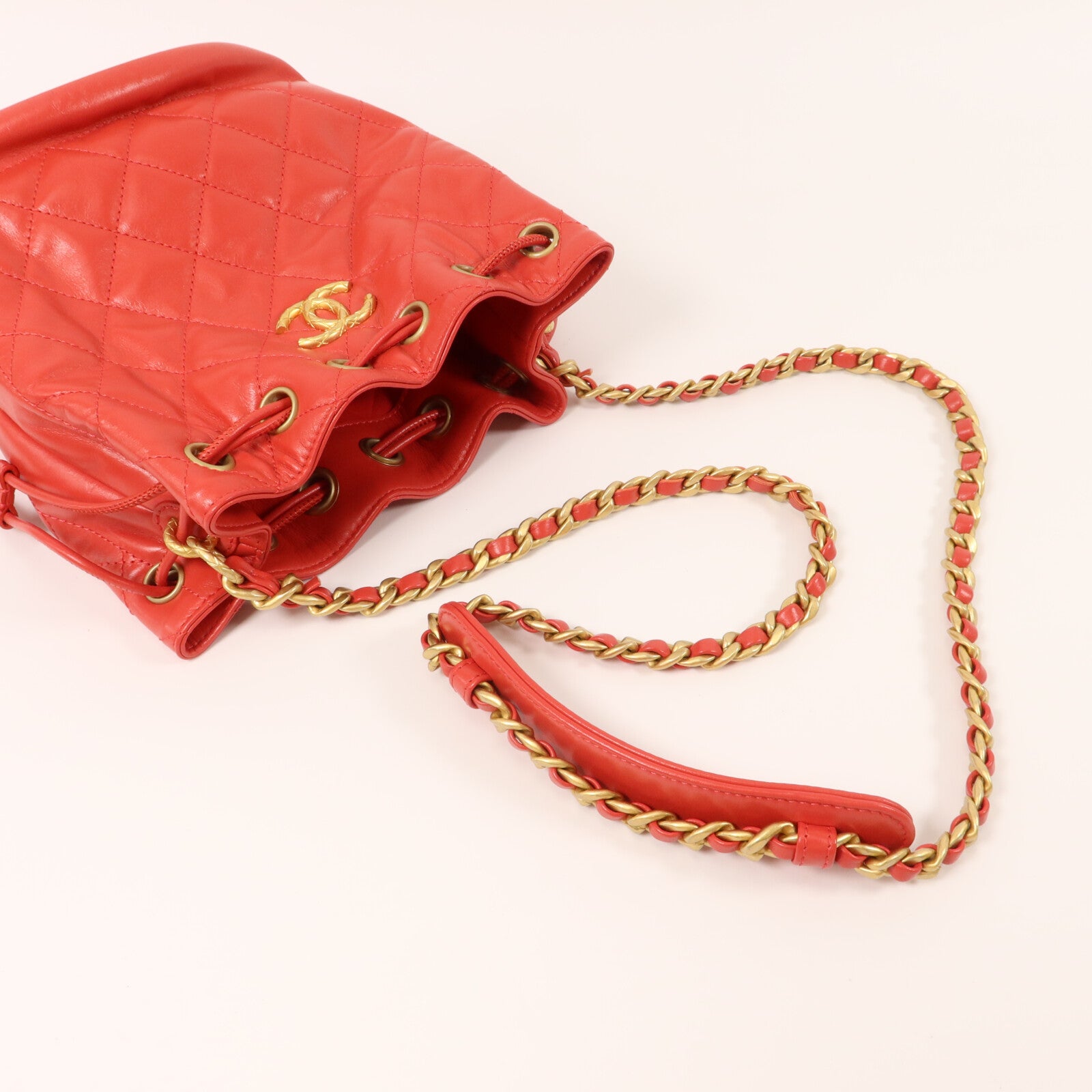 CHANEL 牛皮皮革Drawstring鏈帶肩背袋