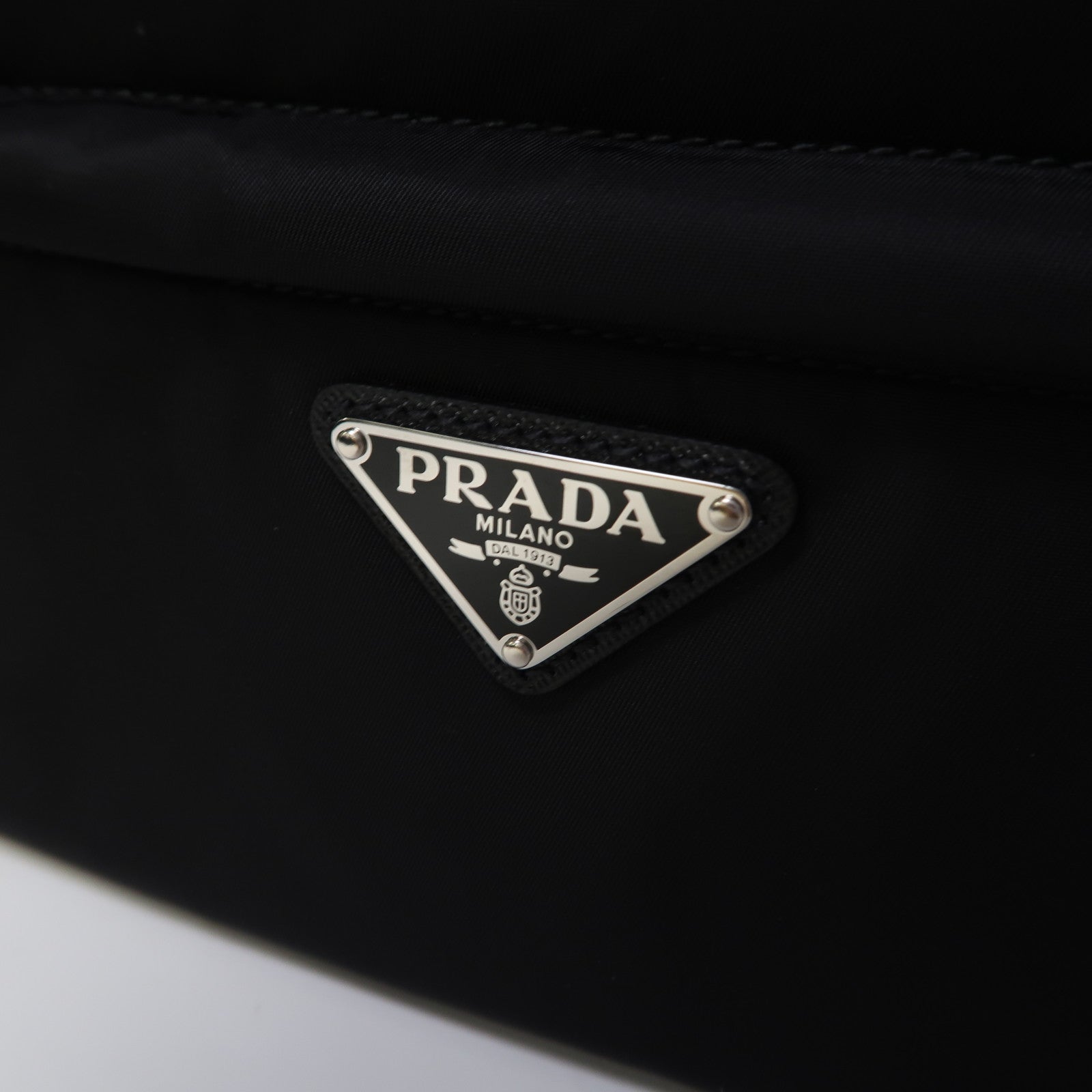 PRADA 尼龍Shoulder Bag銀扣肩背袋黑色