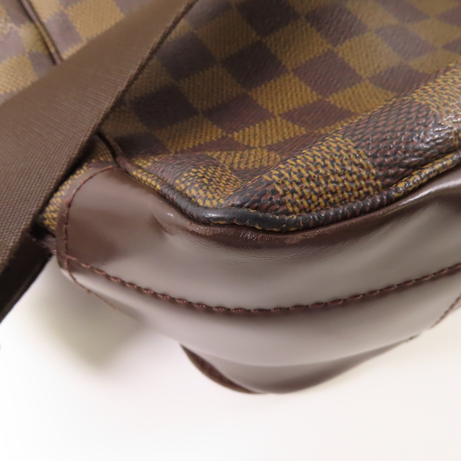LOUIS VUITTON Damier Bastille金扣肩背袋