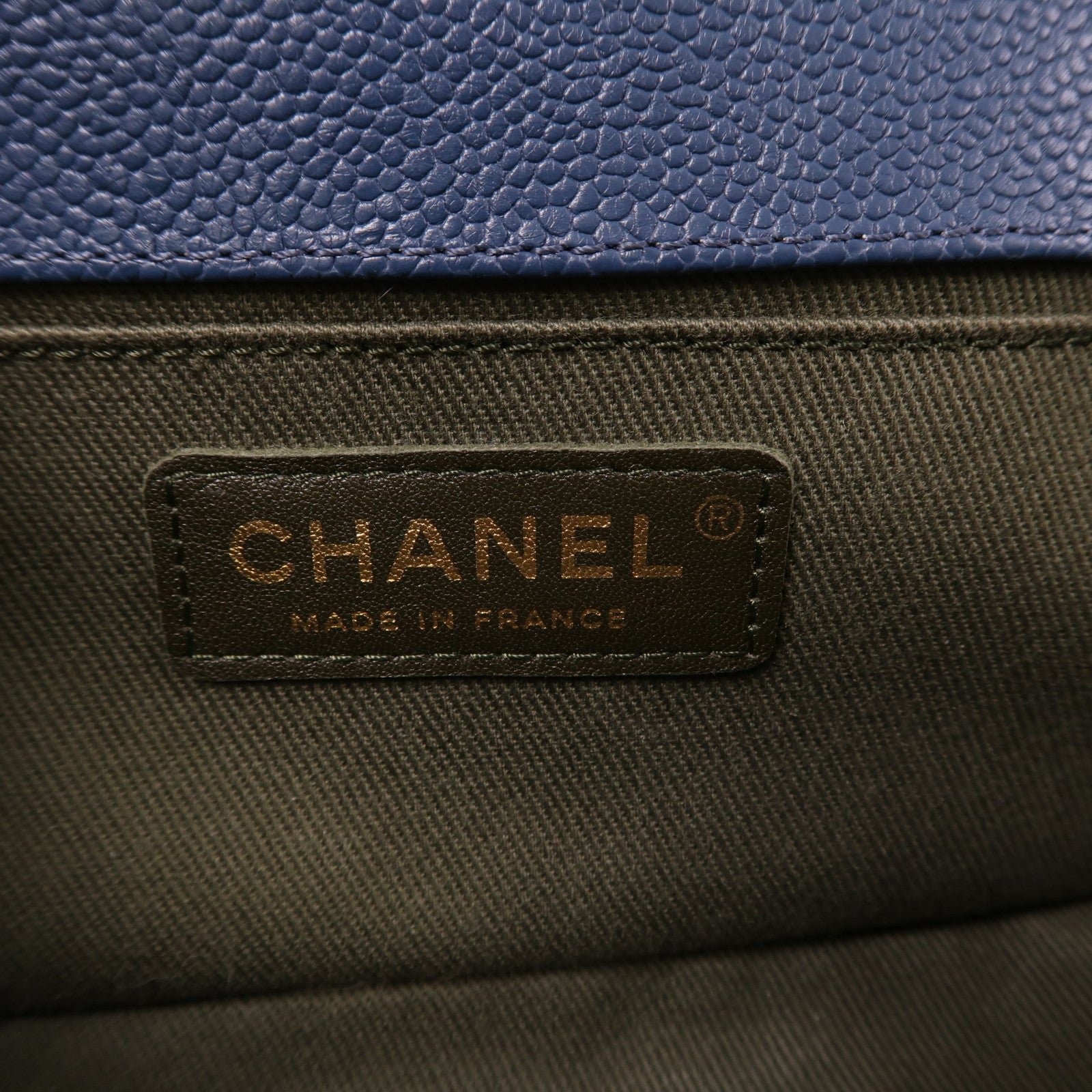 CHANEL Caviar皮革Boy 20cm金扣鏈帶肩背袋藍色