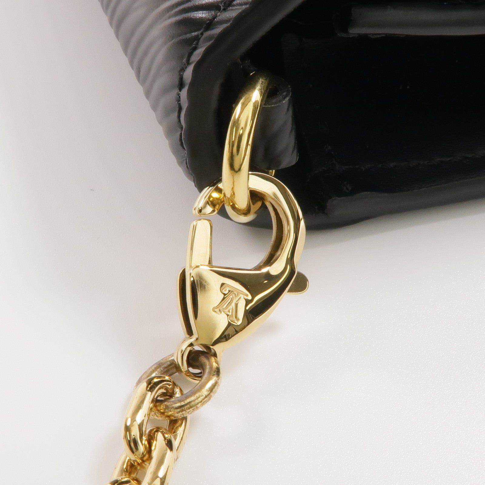 LOUIS VUITTON Epi Twist Shoulder Bag金扣鏈帶肩背袋
