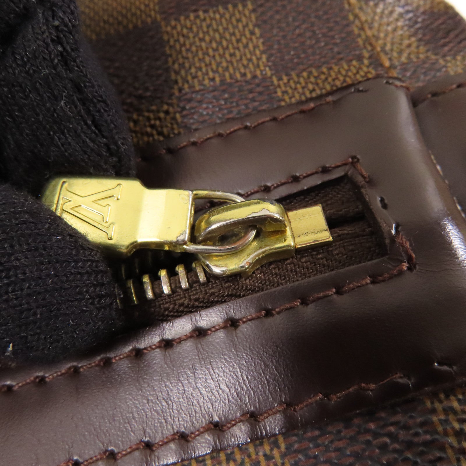 LOUIS VUITTON Damier Bastille金扣肩背袋