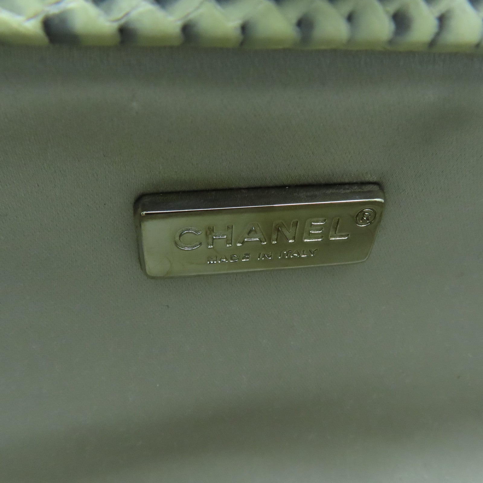 CHANEL Snakeskin Leather / Furry Clutch With Chain Silver Buckle Chain Shoulder Bag White