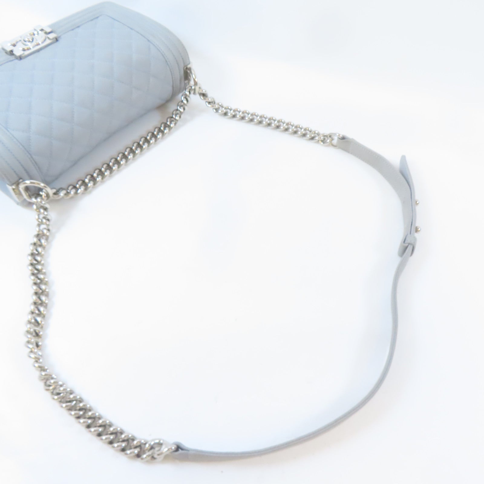CHANEL 【激減優惠】菱格牛皮皮革Boy 25銀扣鏈帶肩背袋灰色