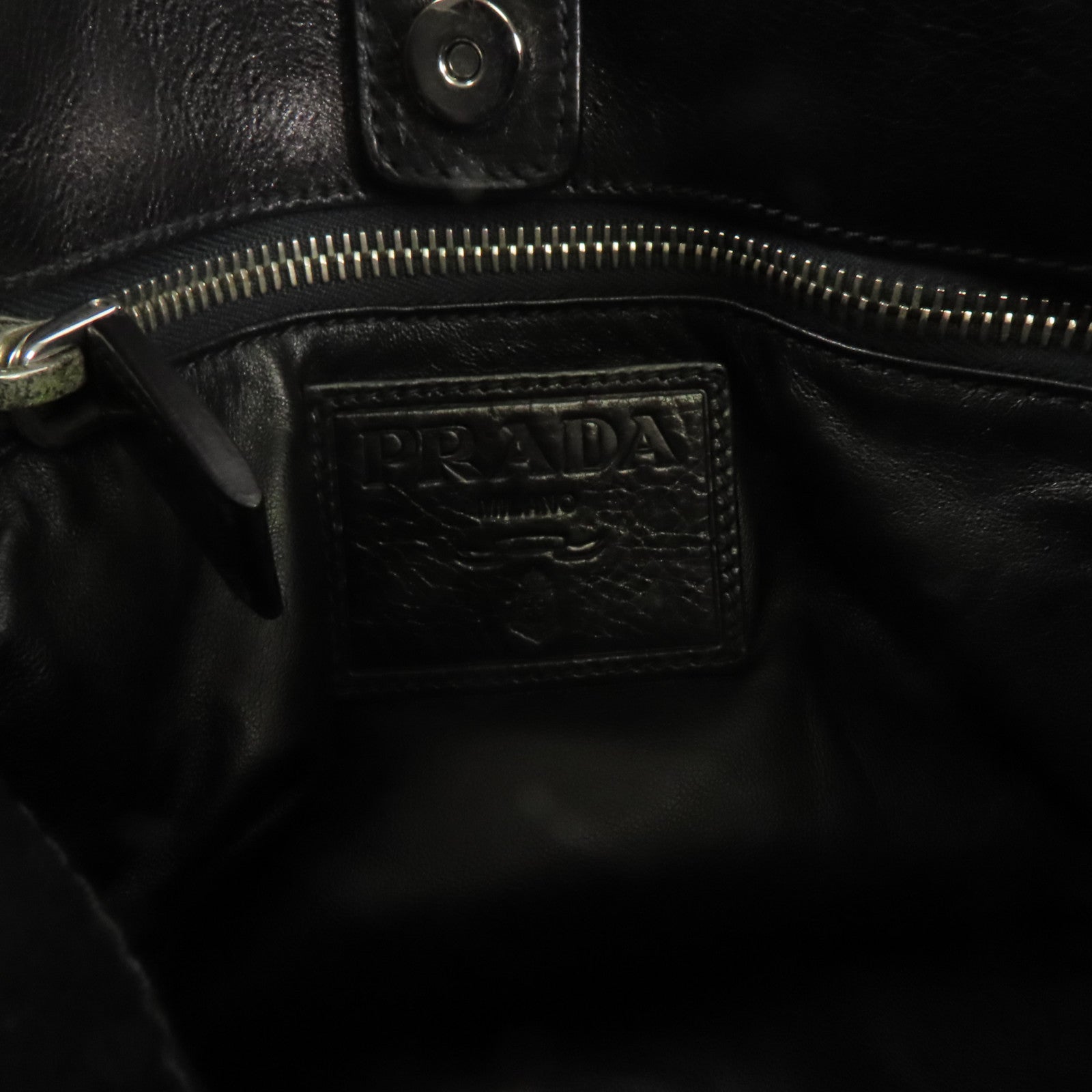 PRADA 牛皮皮革Shoulder Bag銀扣肩背袋黑色