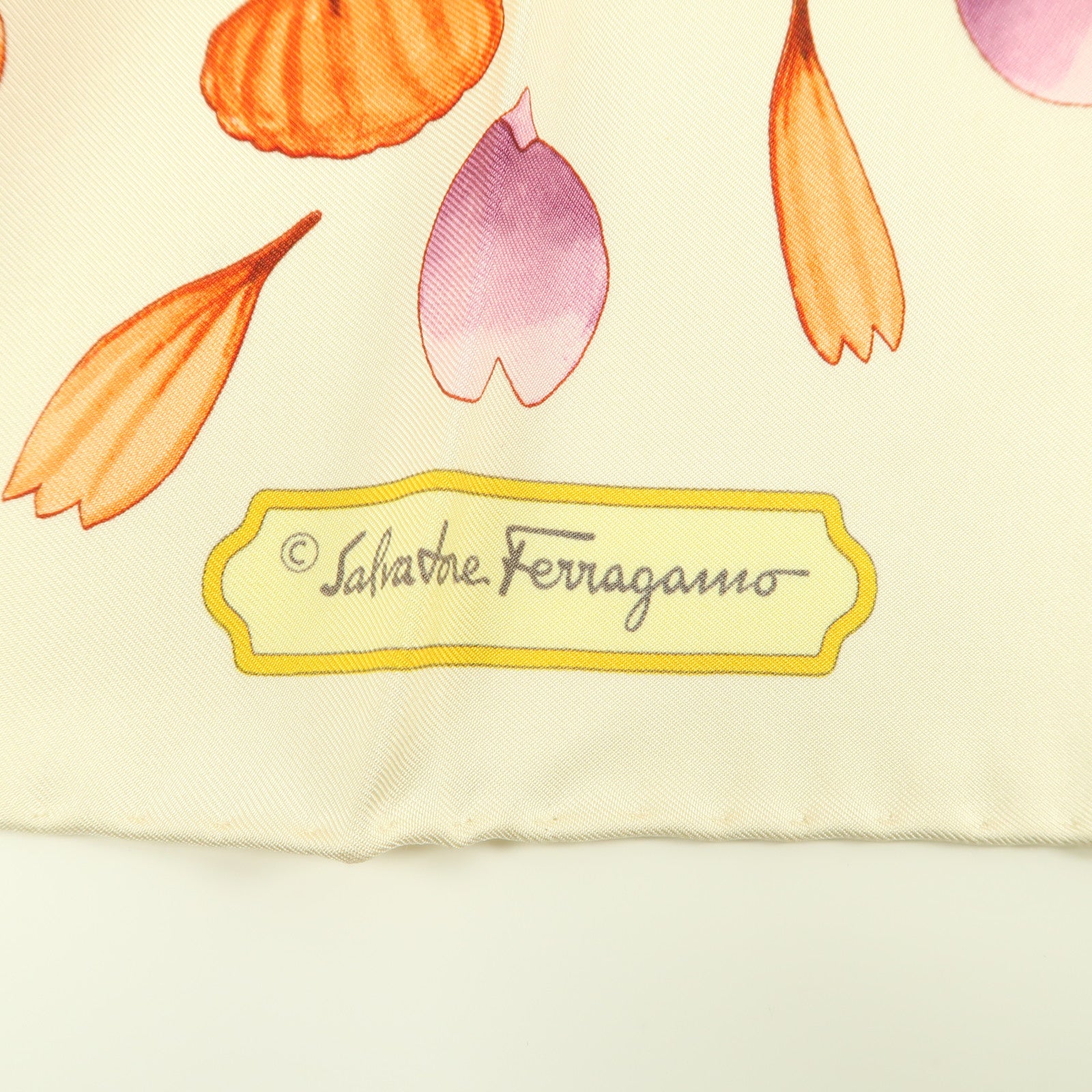 Salvatore Ferragamo 絲質Scarf絲巾米色/彩色