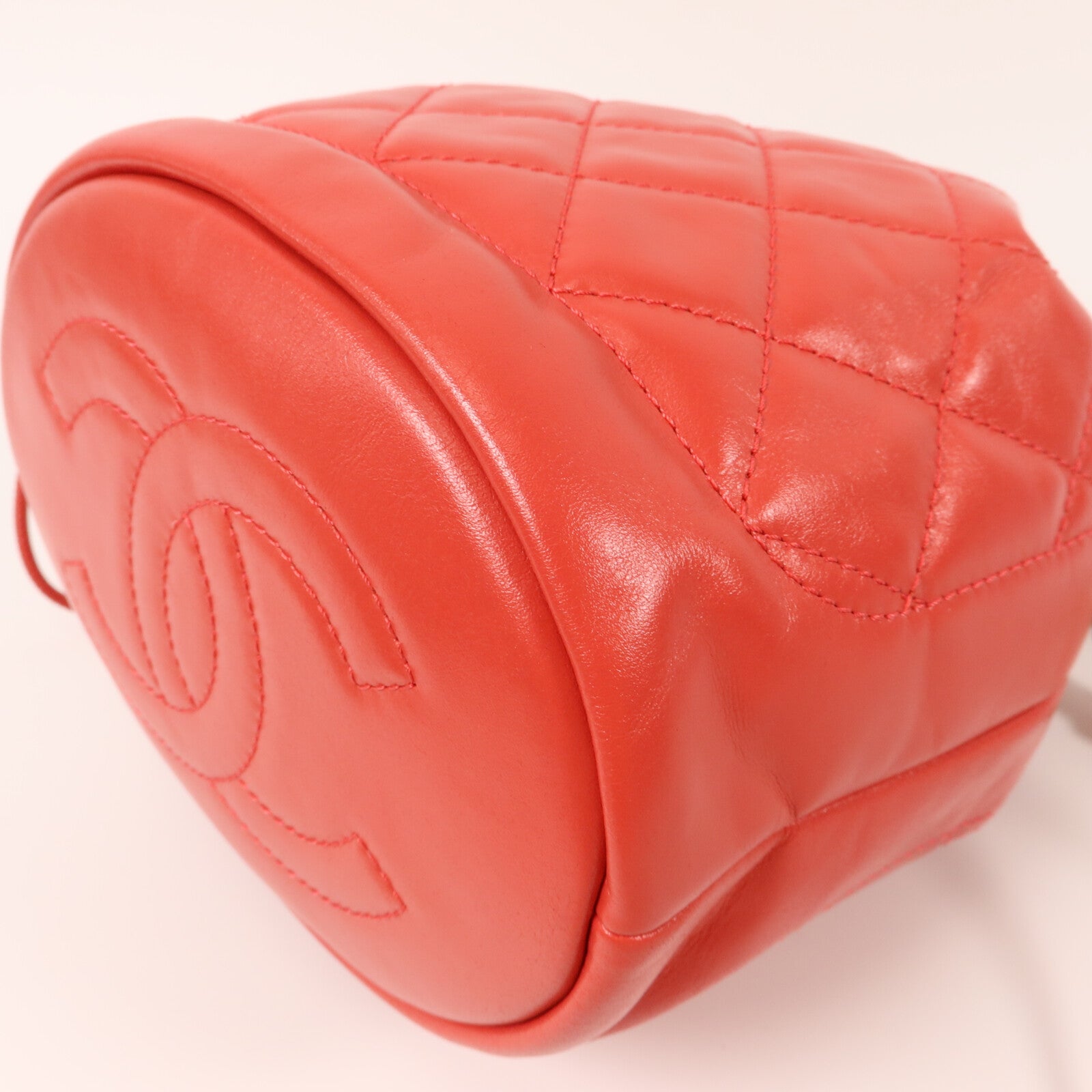 CHANEL 牛皮皮革Drawstring鏈帶肩背袋