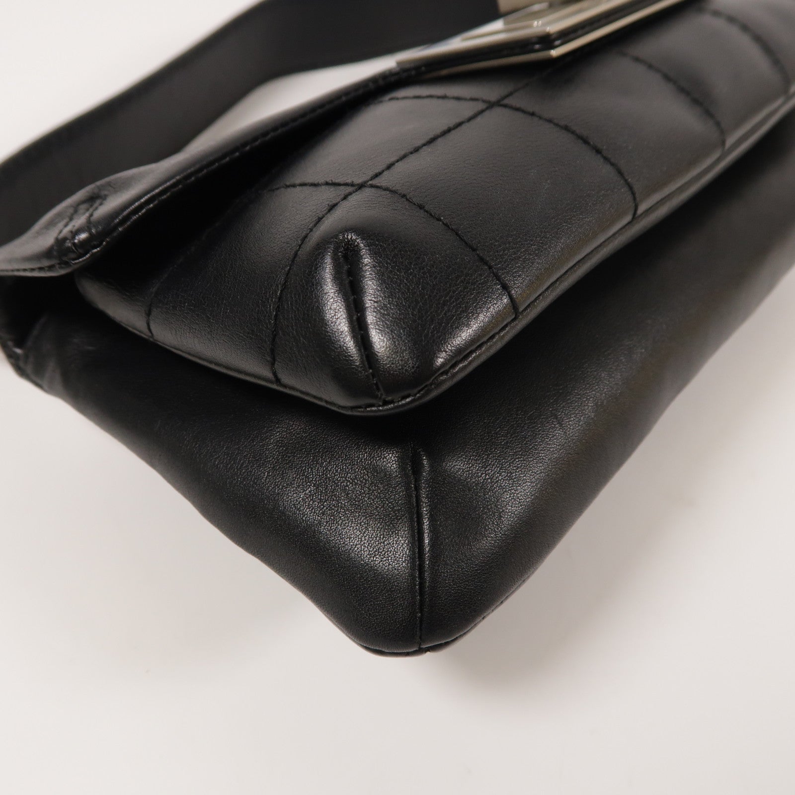 CHANEL 牛皮皮革2.55 Shoulder Bag銀扣肩背袋