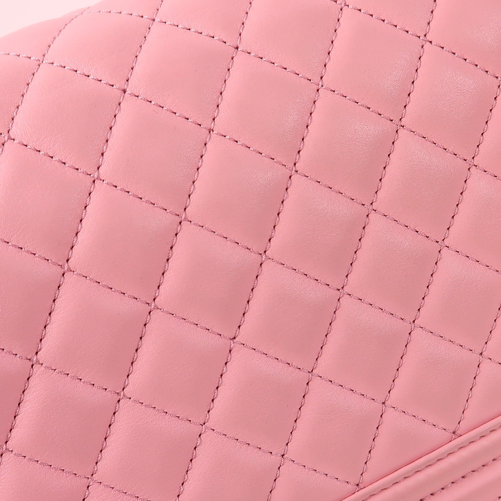 CHANEL 羊皮皮革Boy Chanel金扣肩背袋