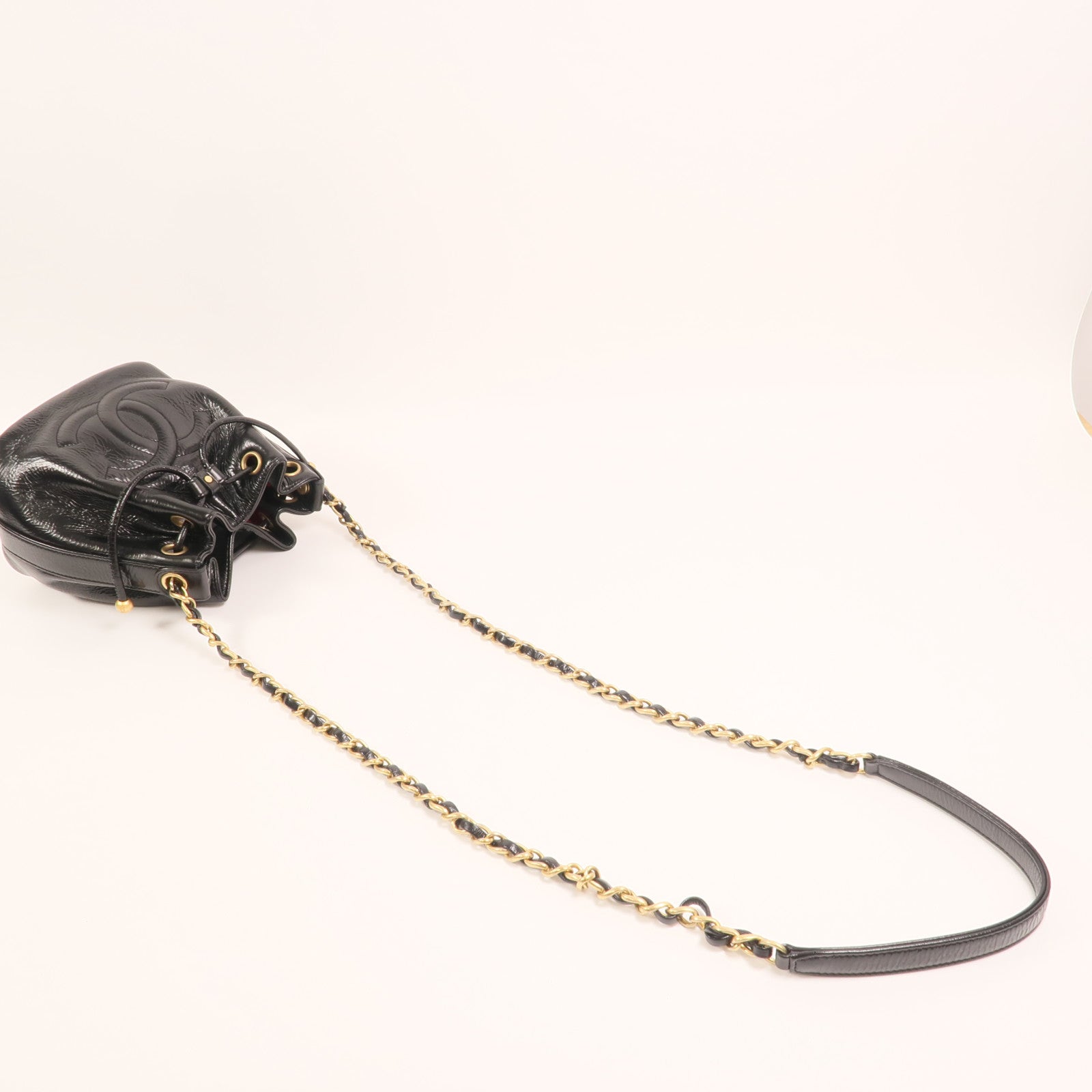 CHANEL 牛皮皮革Bucket金扣鏈帶肩背袋