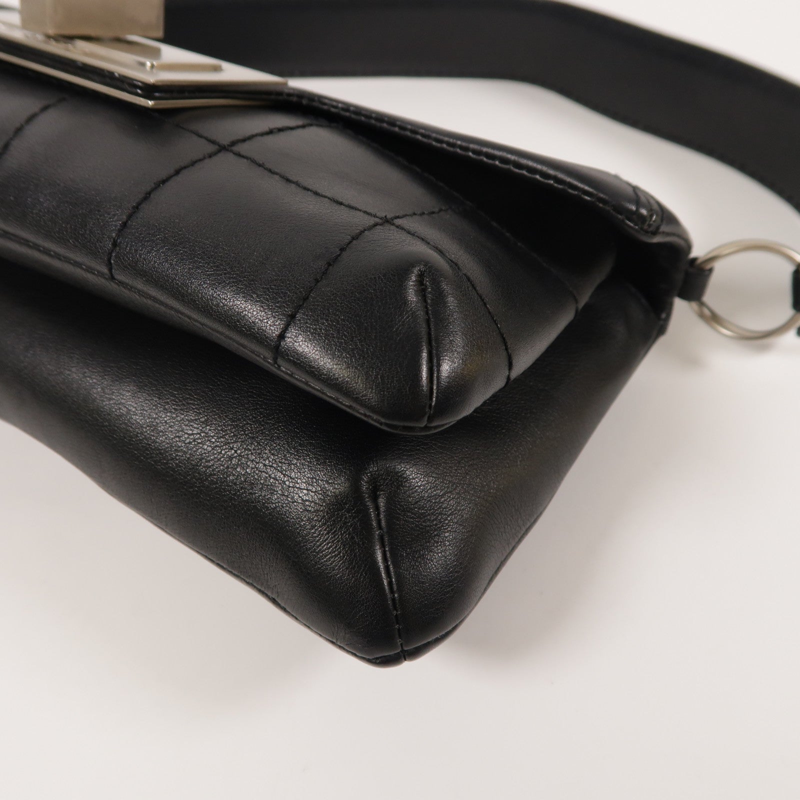 CHANEL 牛皮皮革2.55 Shoulder Bag銀扣肩背袋