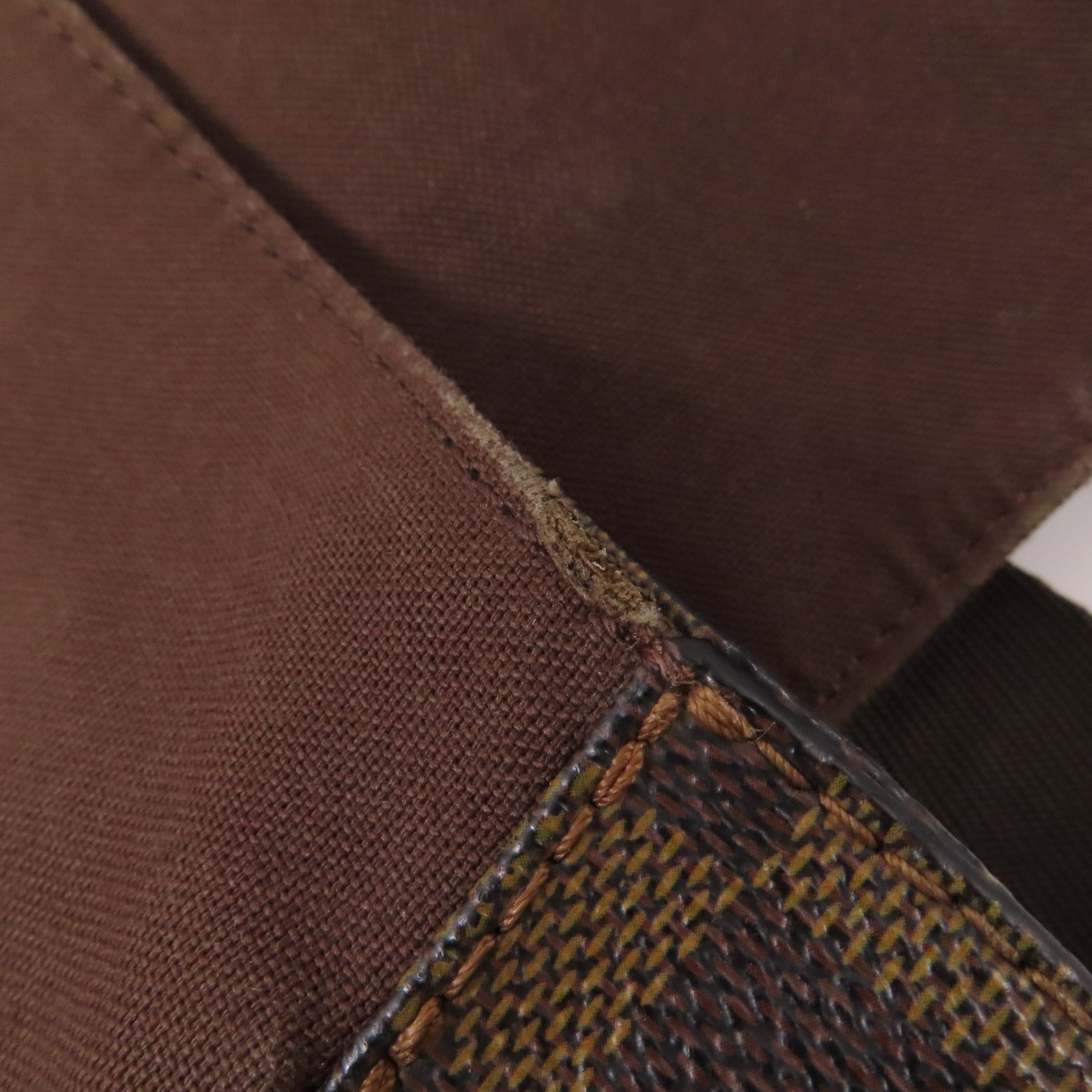 LOUIS VUITTON Damier Bastille金扣肩背袋