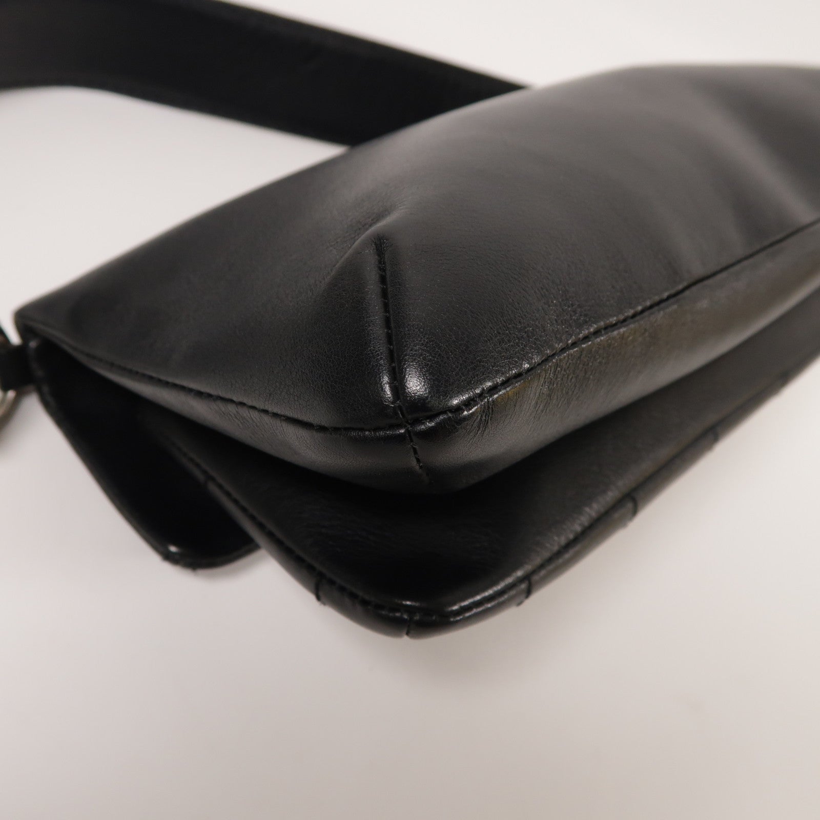 CHANEL 牛皮皮革2.55 Shoulder Bag銀扣肩背袋