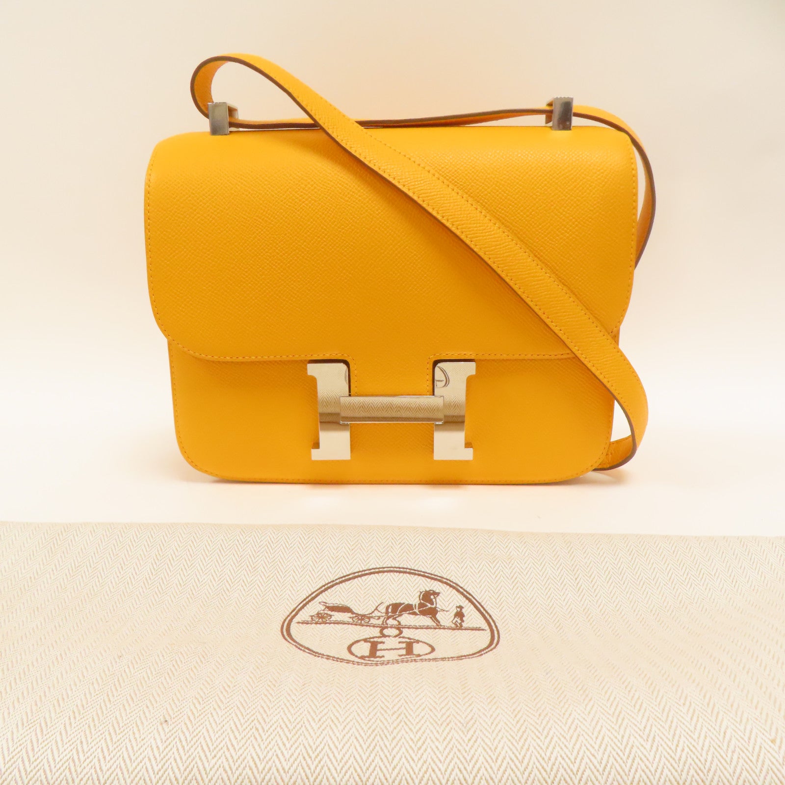 HERMES 【激減優惠】Epsom皮革Constance 24銀扣肩背袋橙色