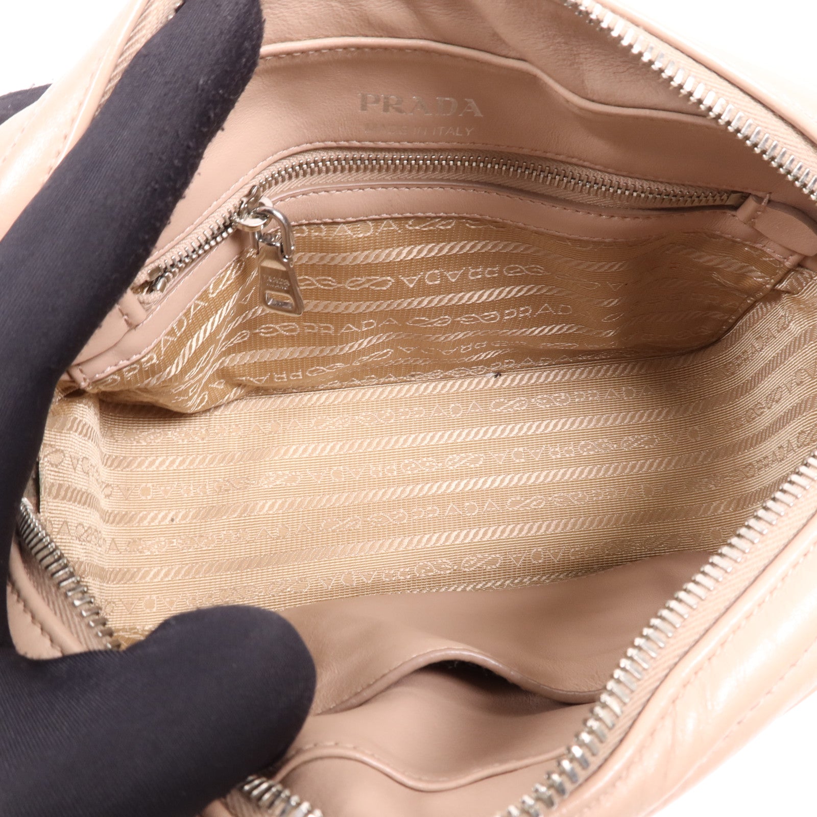 PRADA 牛皮皮革Shoulder Bag銀扣肩背袋