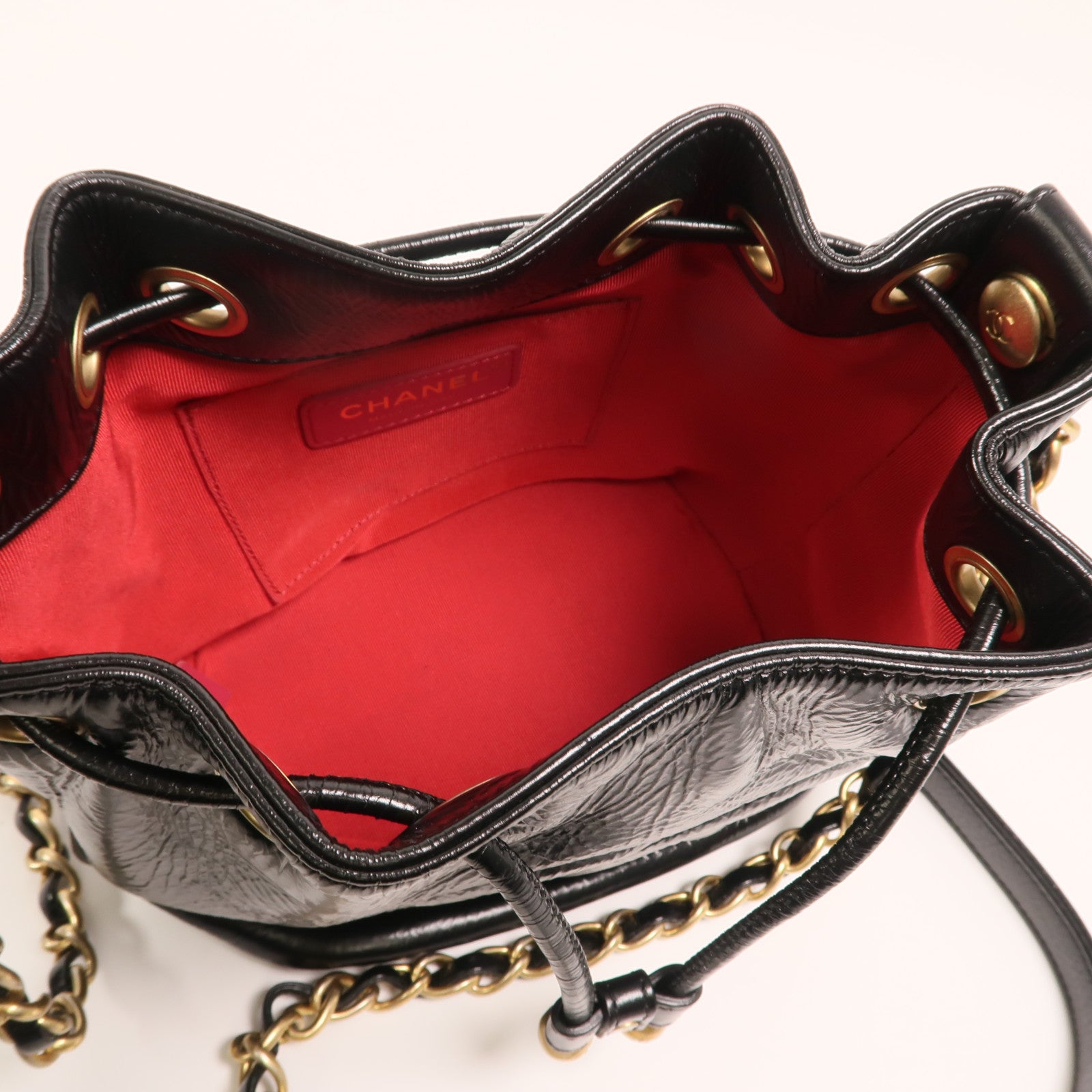 CHANEL 牛皮皮革Bucket金扣鏈帶肩背袋