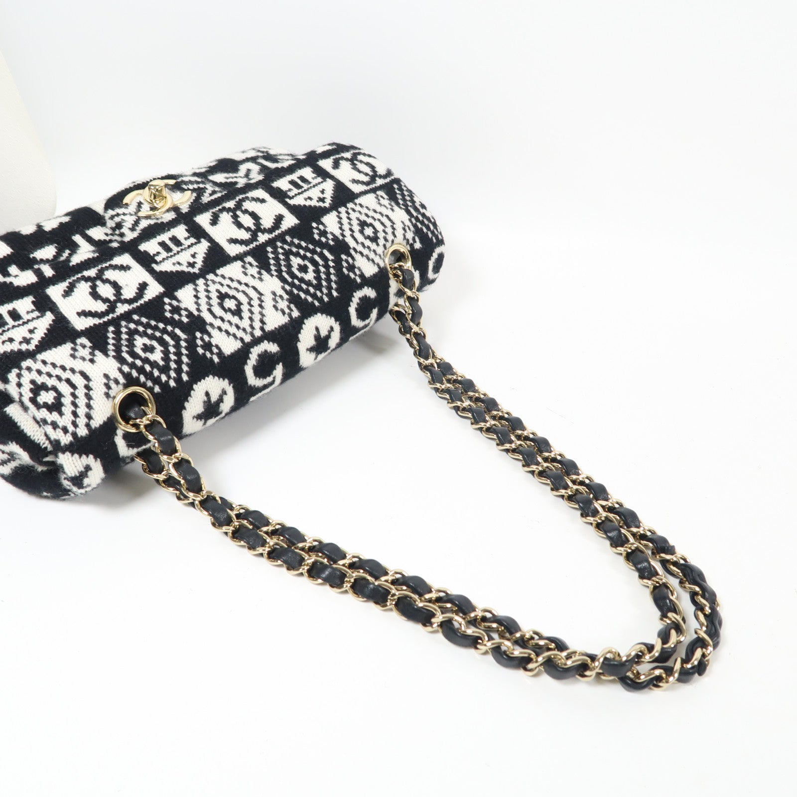 CHANEL 軟呢Chain Shoulder金扣鏈帶肩背袋黑色/白色