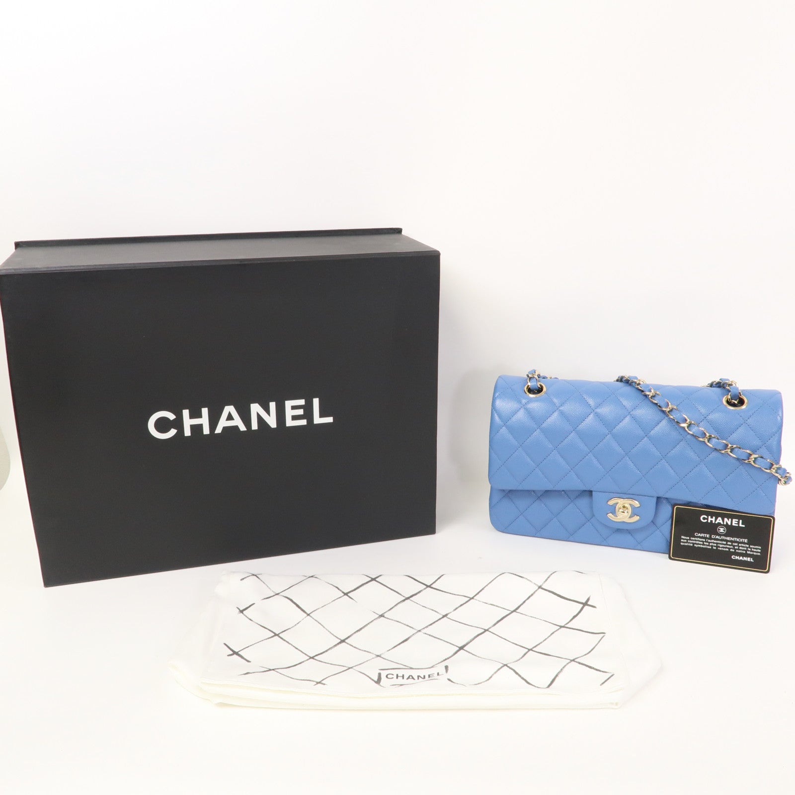CHANEL 菱格Caviar皮革Classic Flap 25cm金扣鏈帶肩背袋藍色