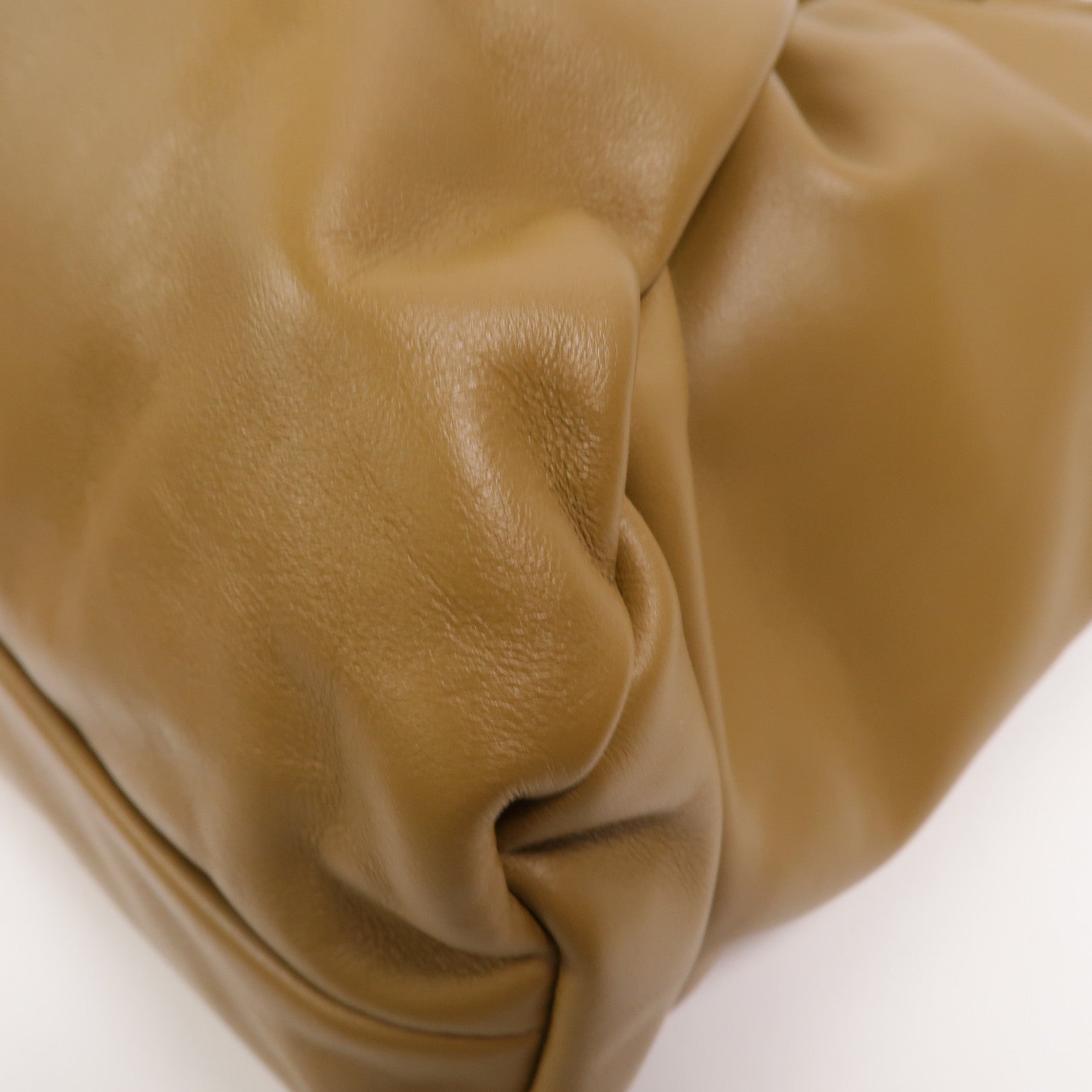 BOTTEGA VENETA 羊皮皮革Shoulder Pouch Medium肩背袋