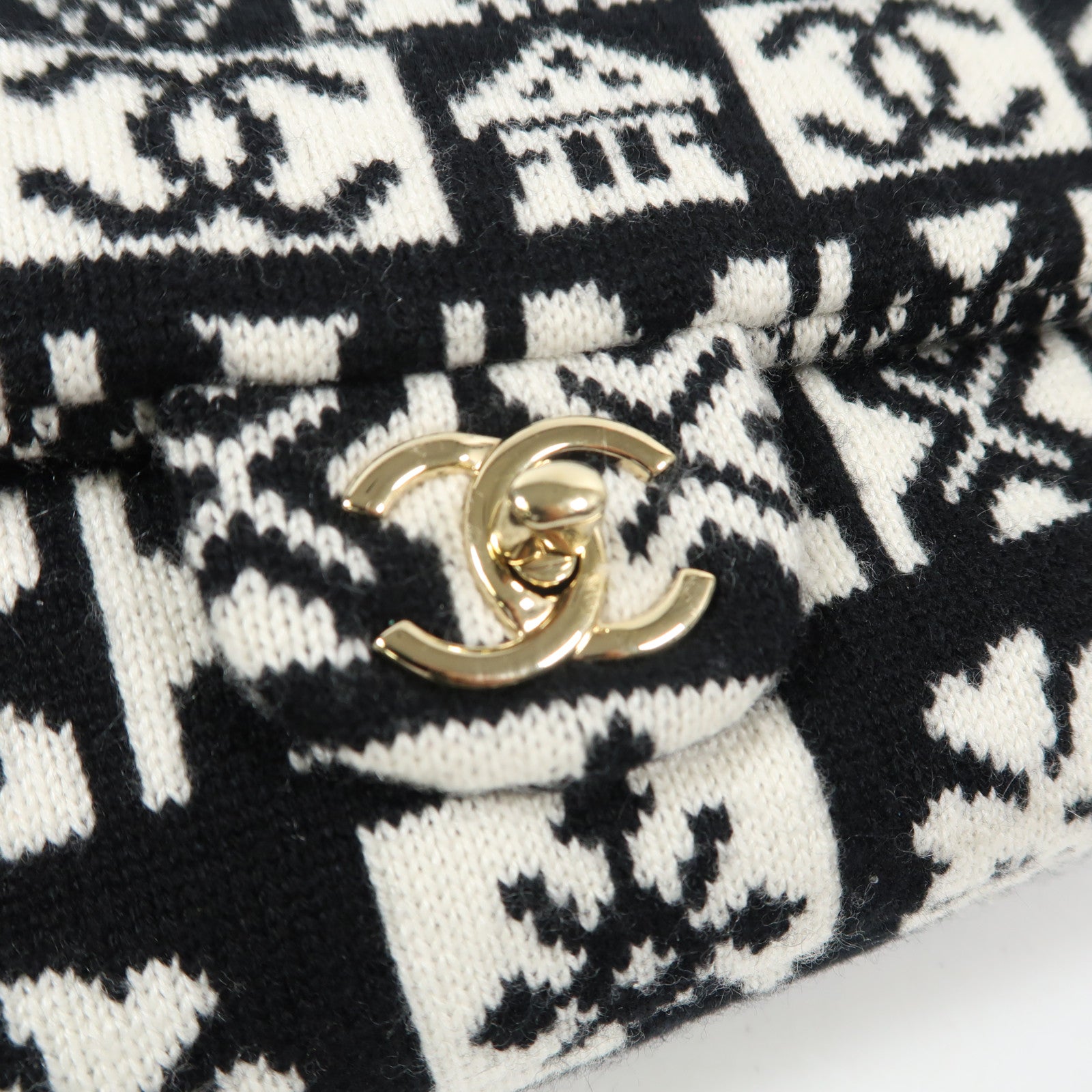 CHANEL 軟呢Chain Shoulder金扣鏈帶肩背袋黑色/白色