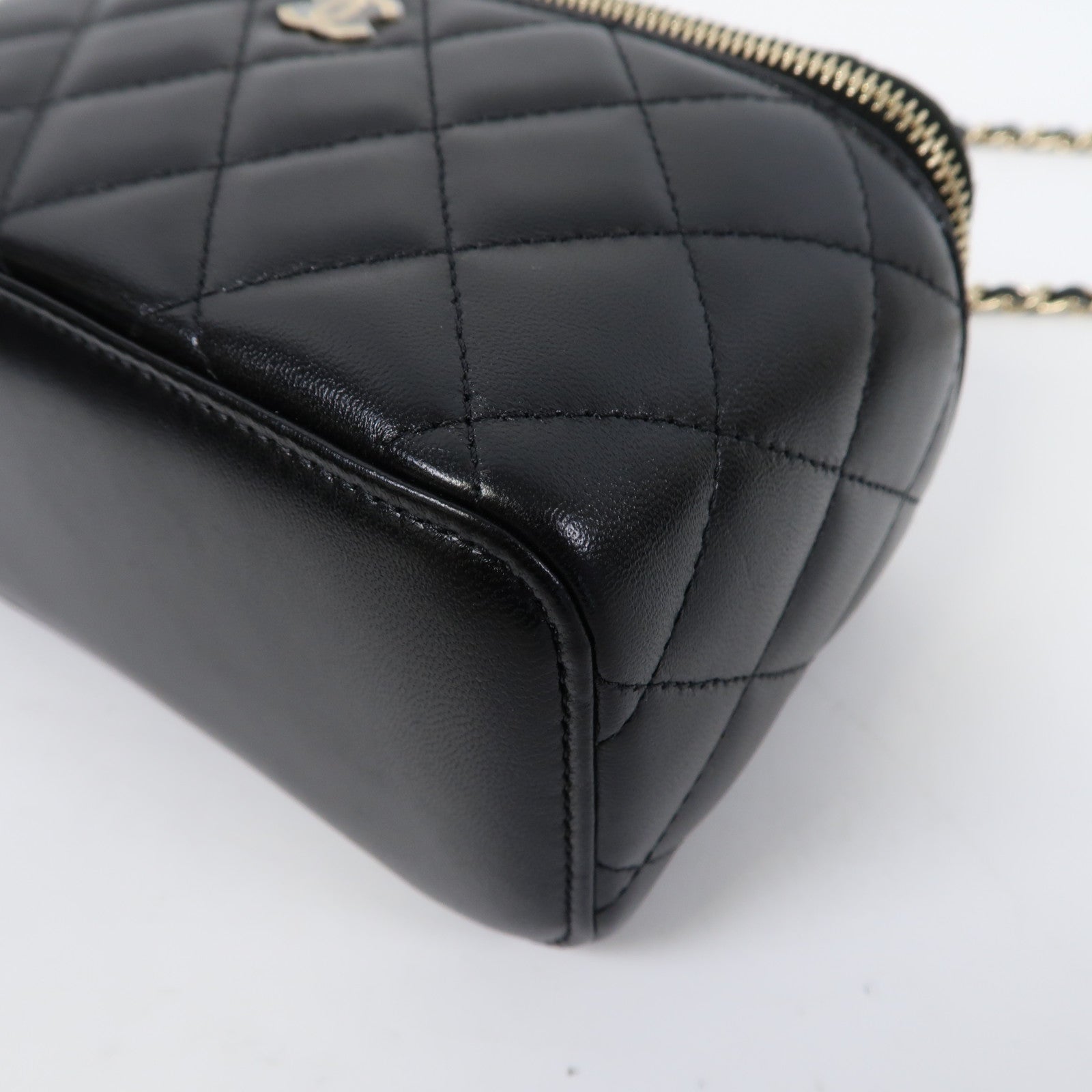 CHANEL 【激減優惠】菱格羊皮皮革Vanity Case金扣鏈帶肩背袋黑色